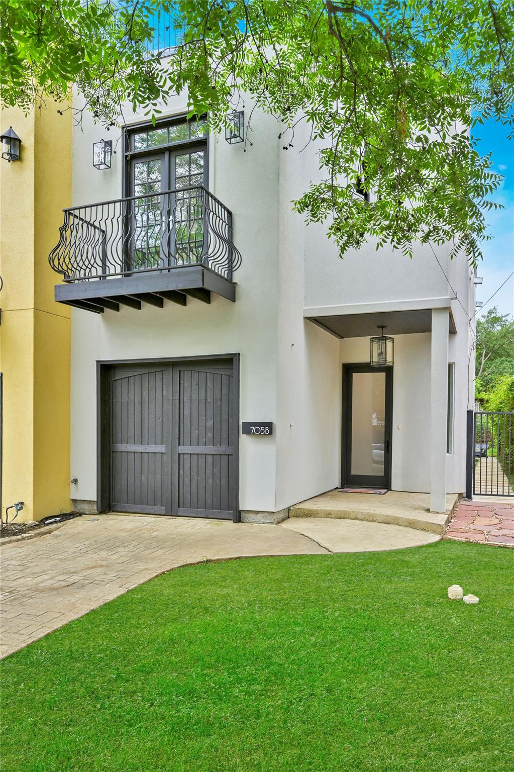 705 W Johanna ST # B