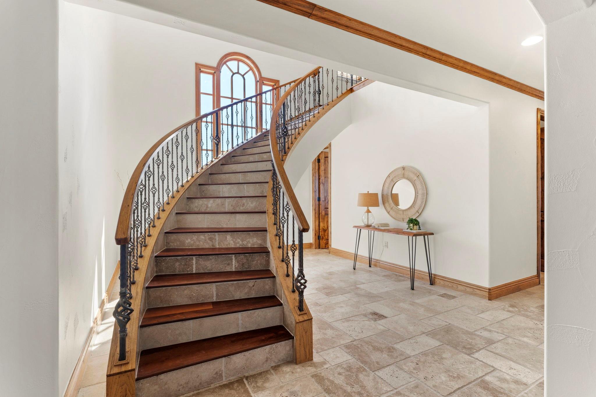 2180 La Ventana PKWY