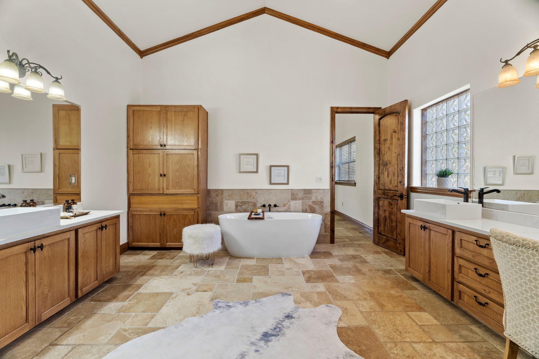 2180 La Ventana PKWY