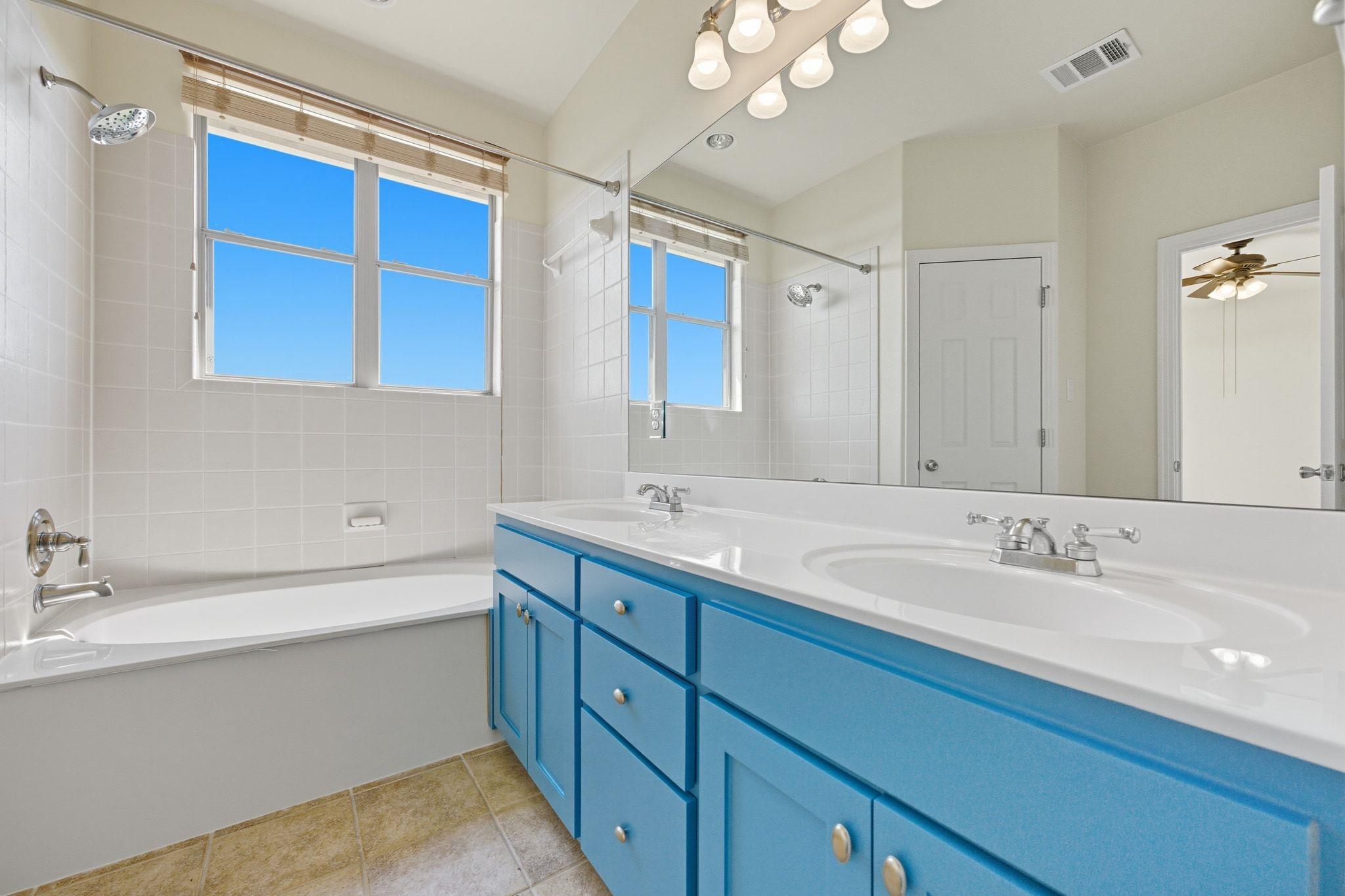 1101 OAK HURST RD # 201