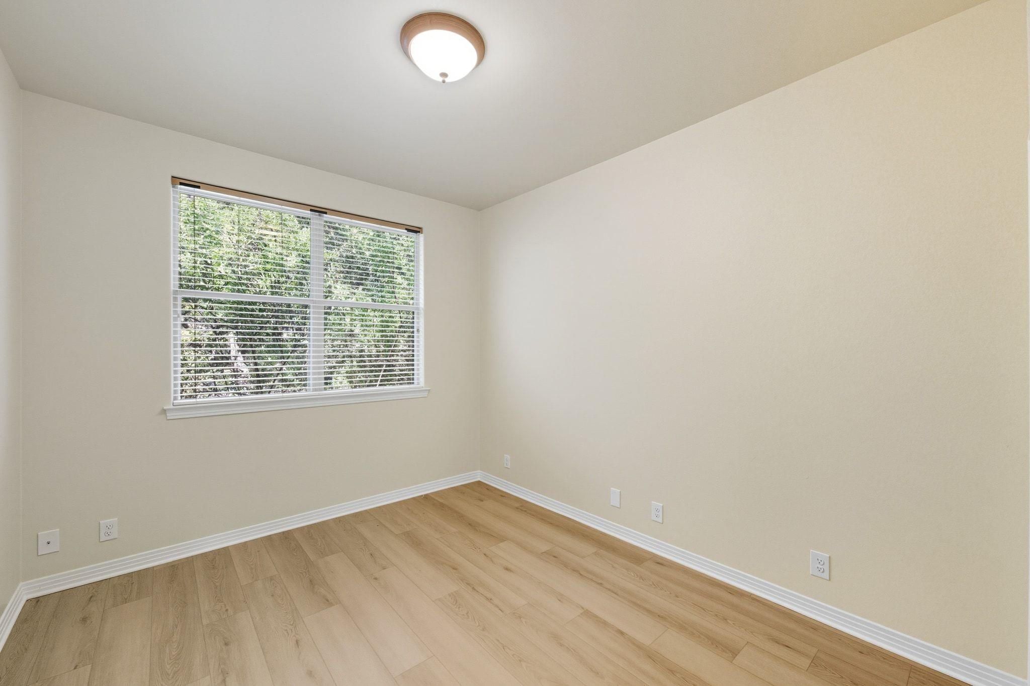 1101 OAK HURST RD # 201