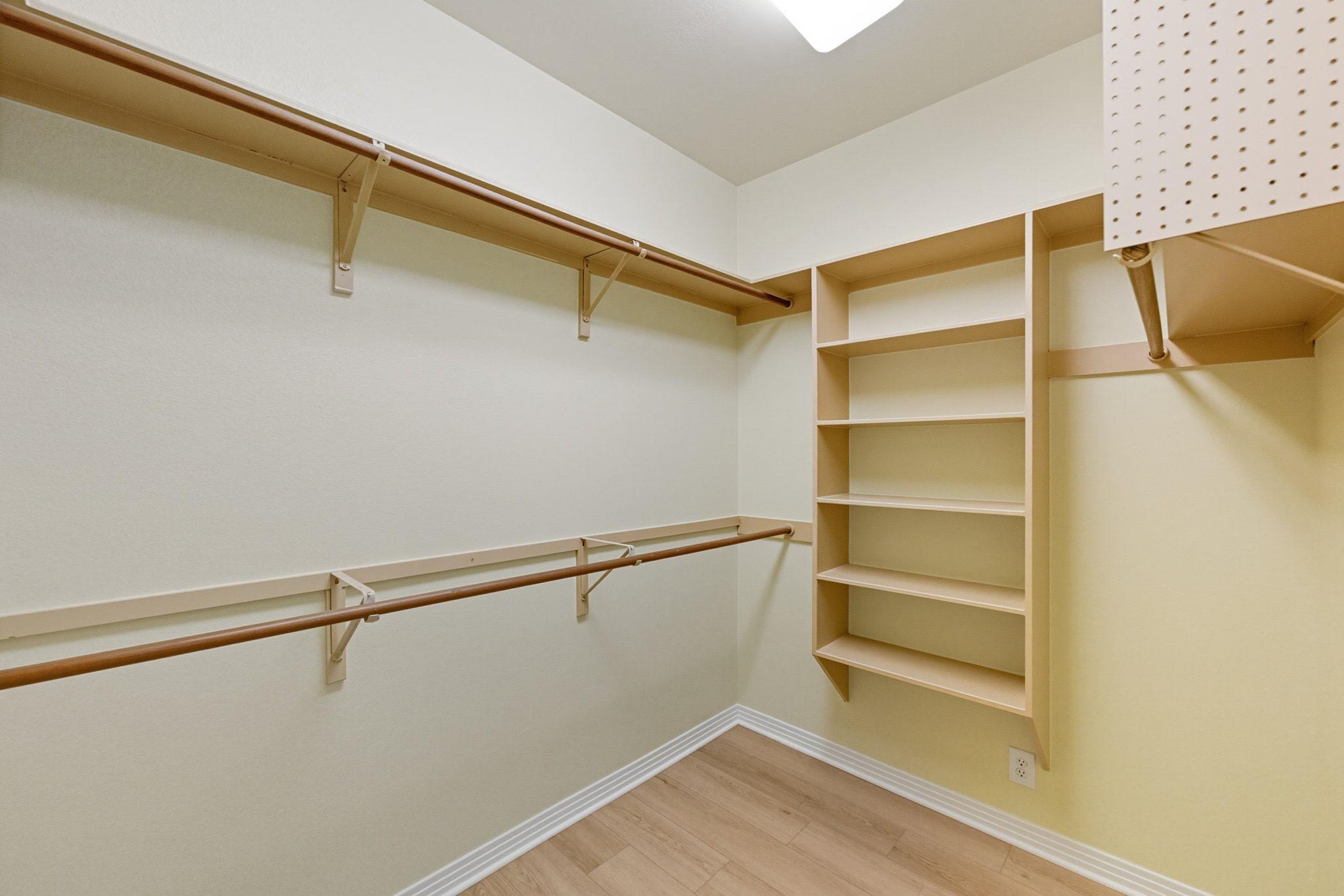 1101 OAK HURST RD # 201