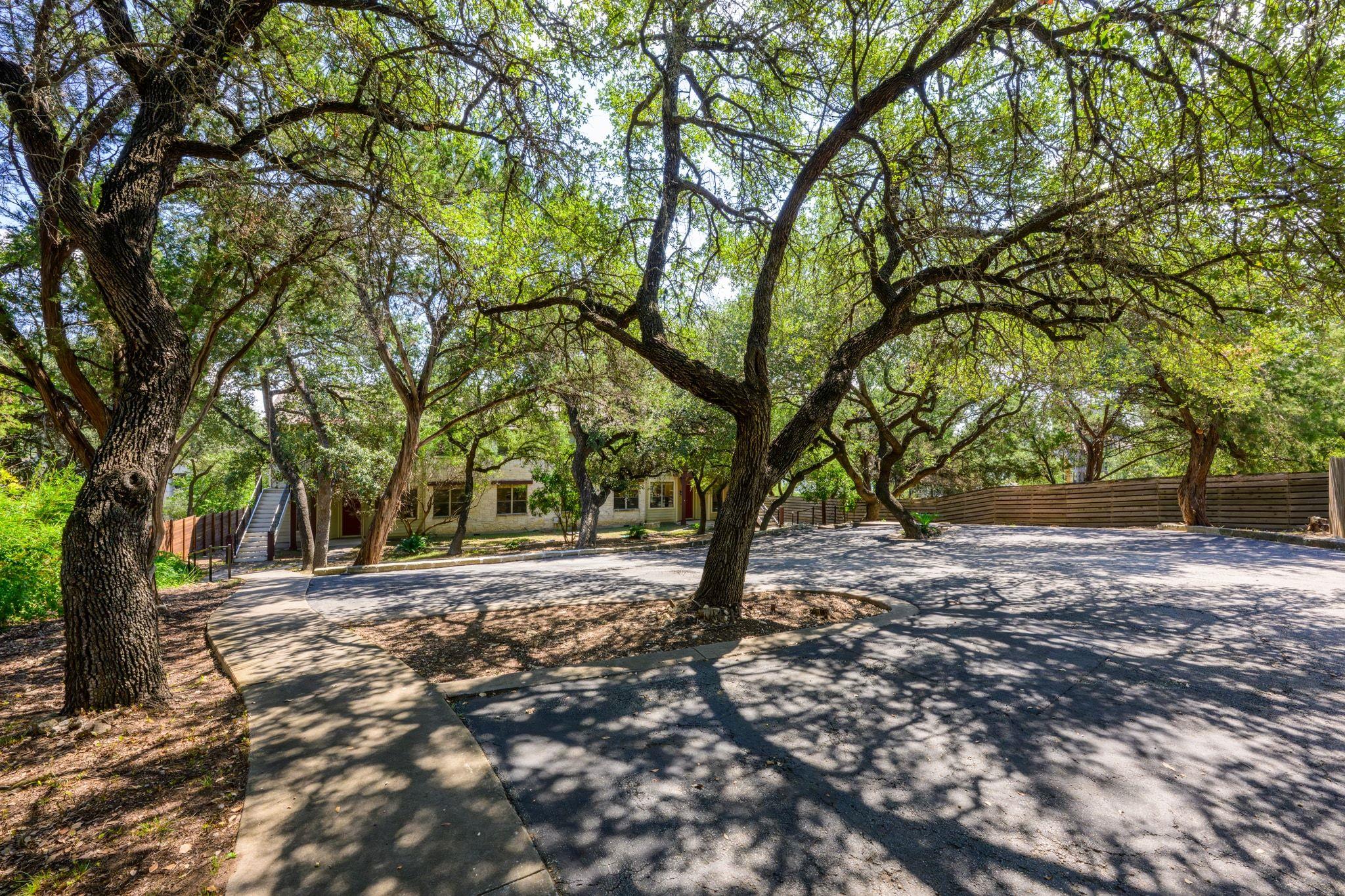 1101 OAK HURST RD # 201