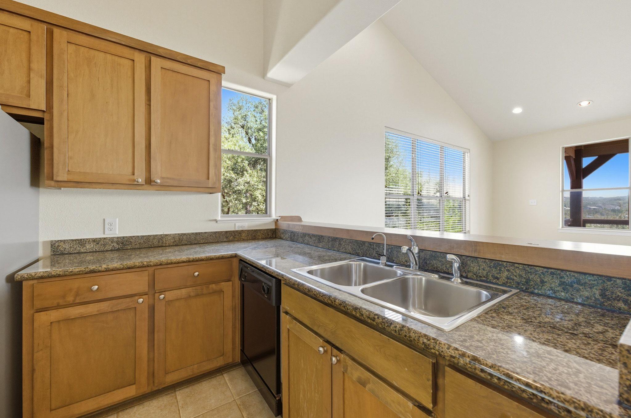 1101 OAK HURST RD # 201