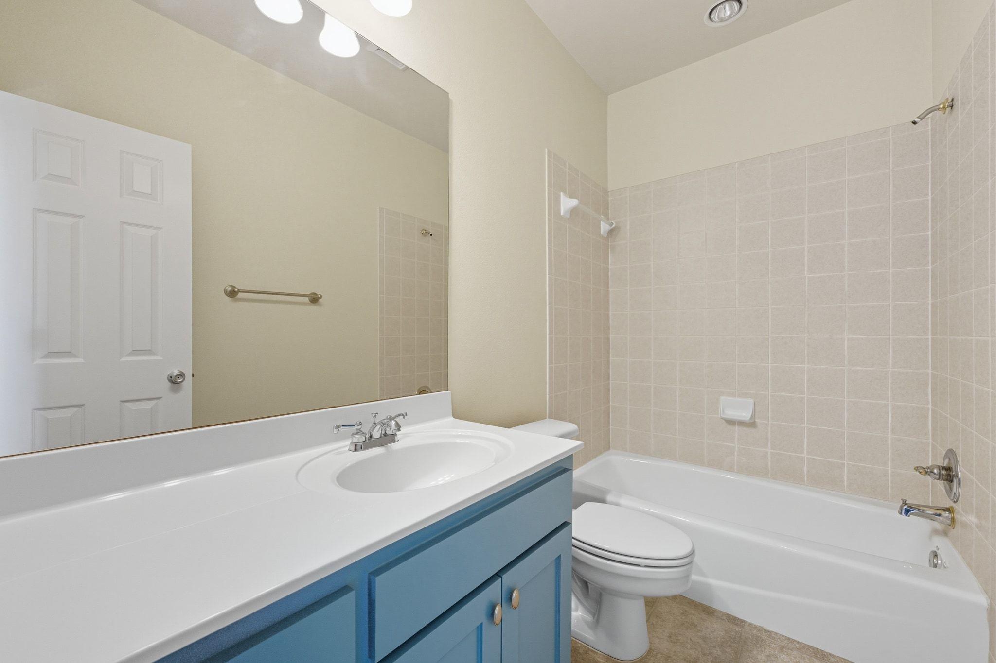 1101 OAK HURST RD # 201