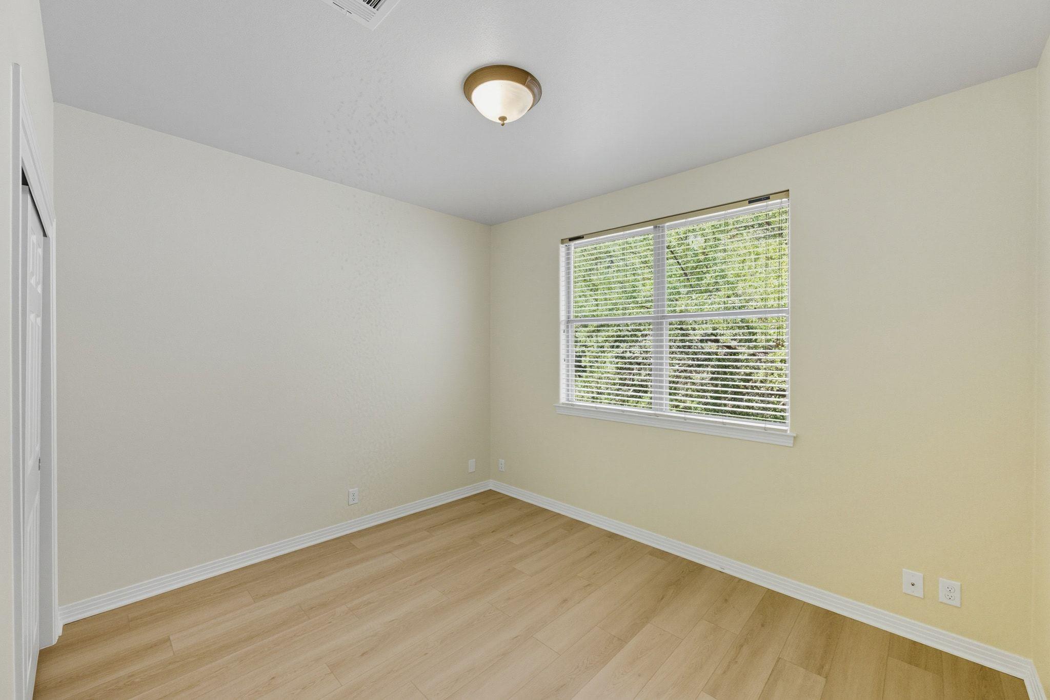 1101 OAK HURST RD # 201