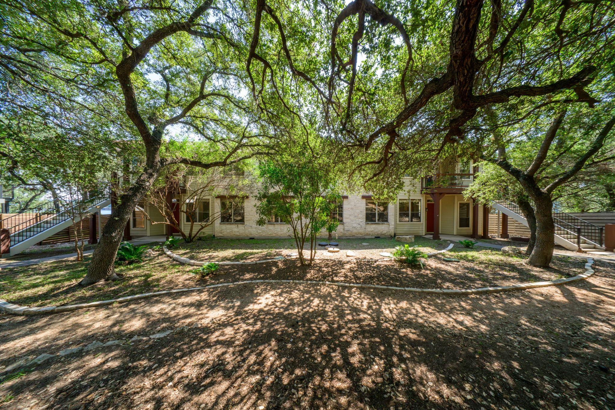 1101 OAK HURST RD # 201