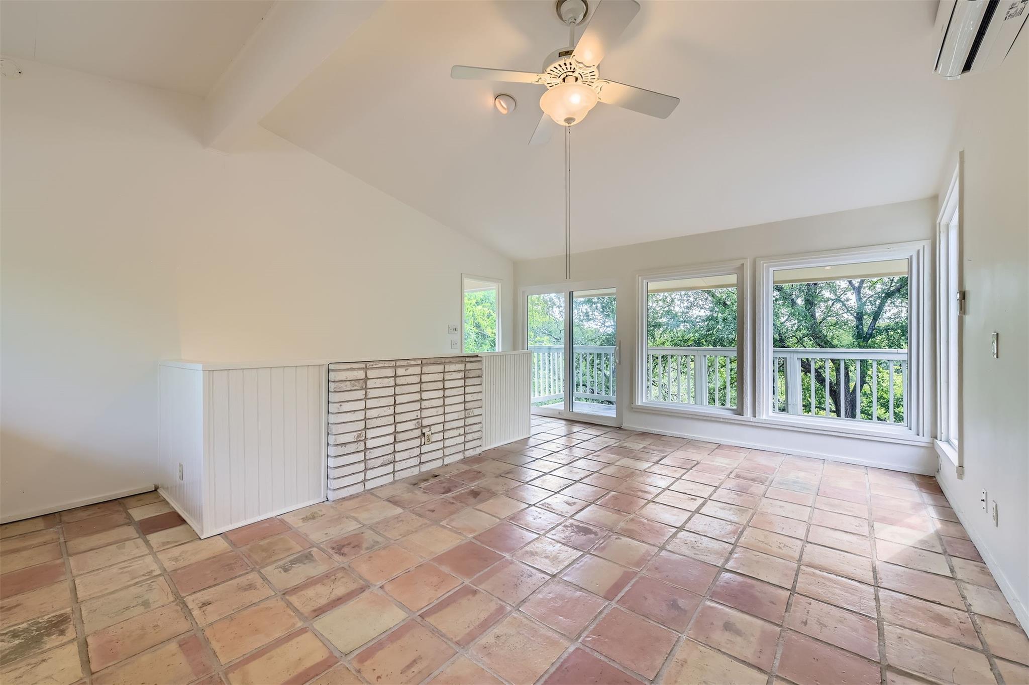 1901 Cresthaven DR