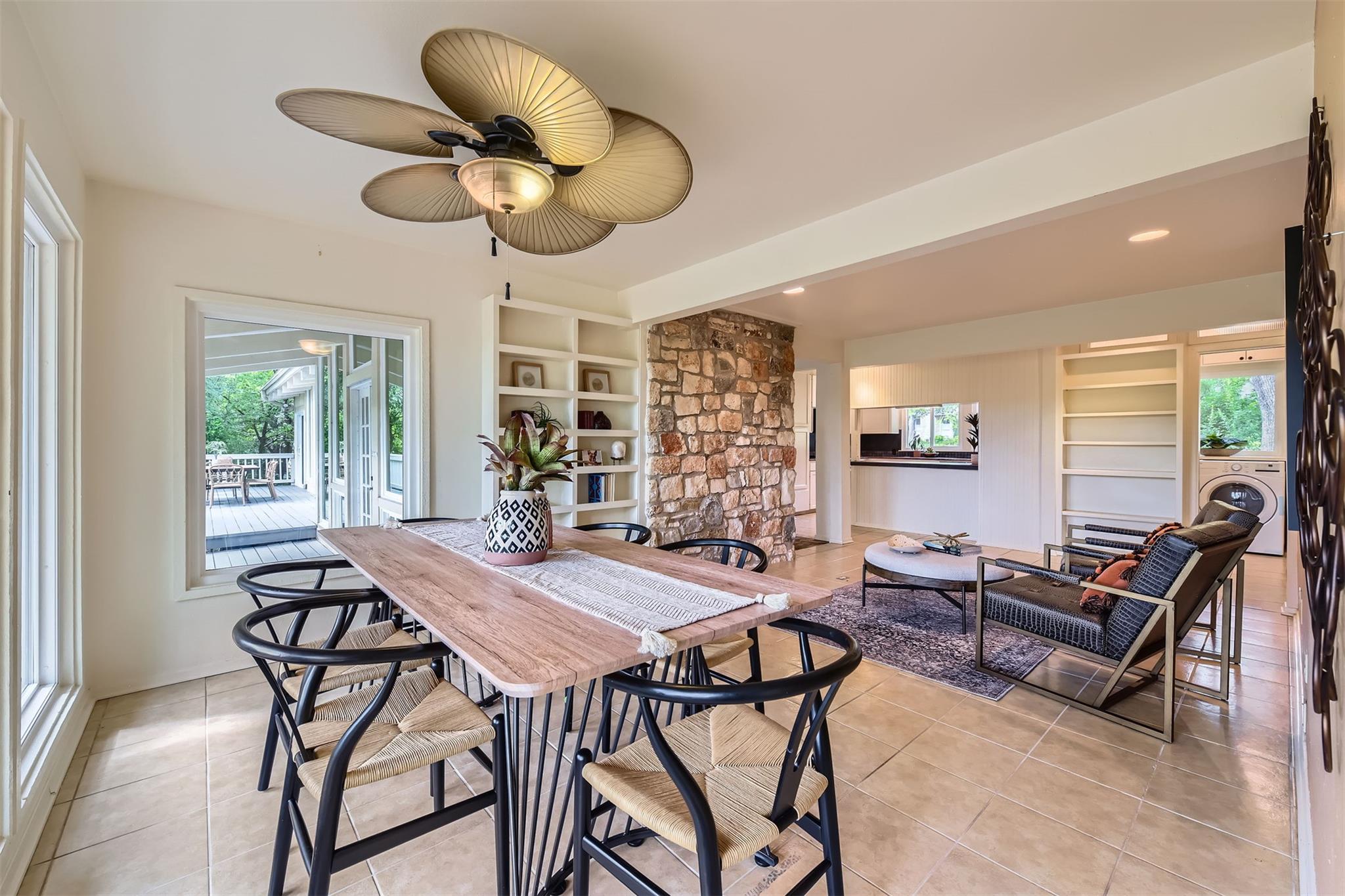 1901 Cresthaven DR
