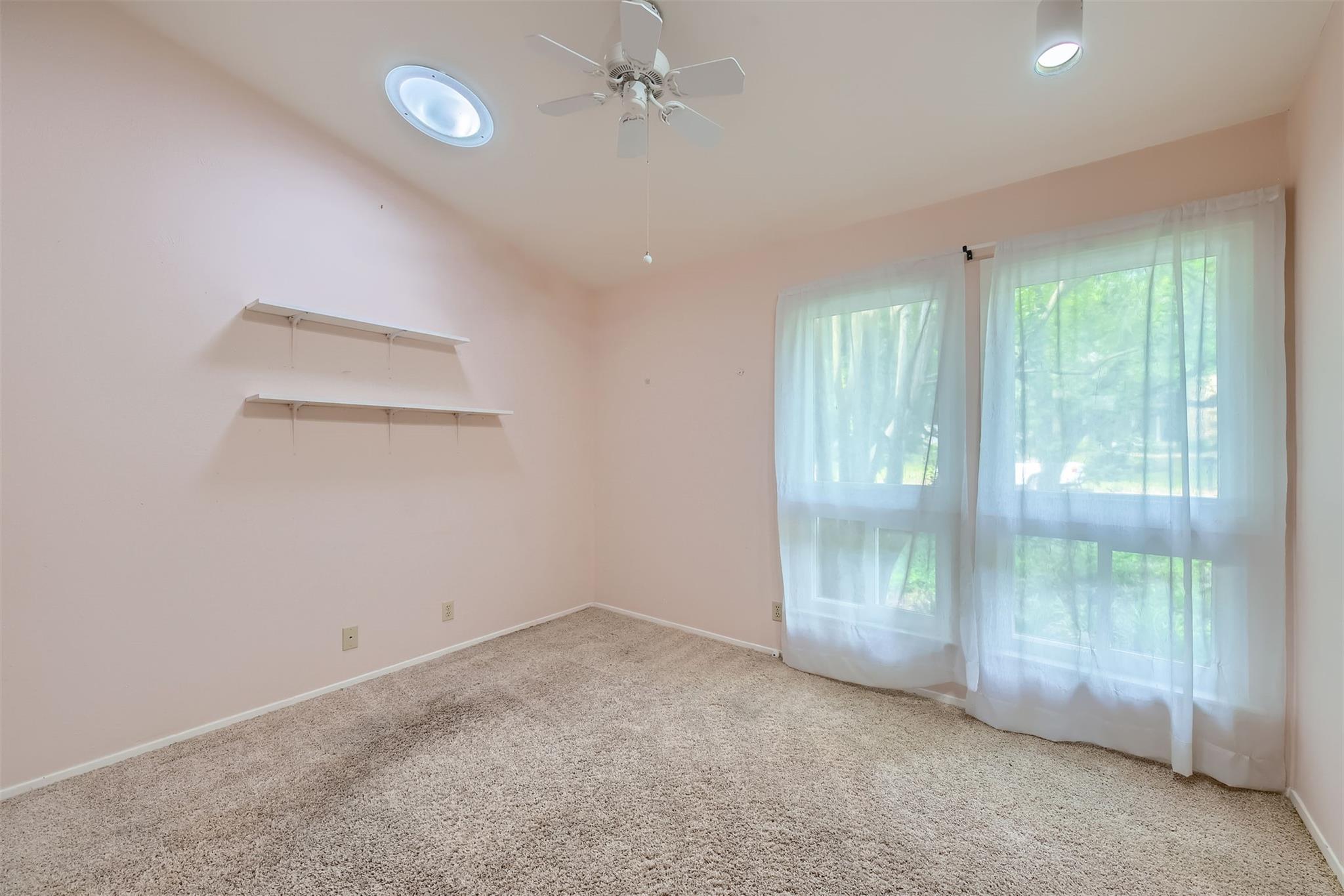 1901 Cresthaven DR