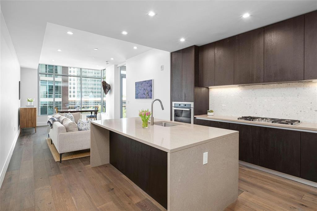501 West Ave # 702