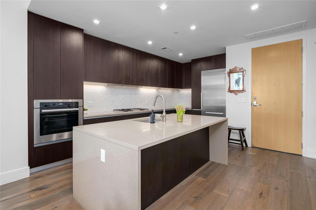 501 West Ave # 702