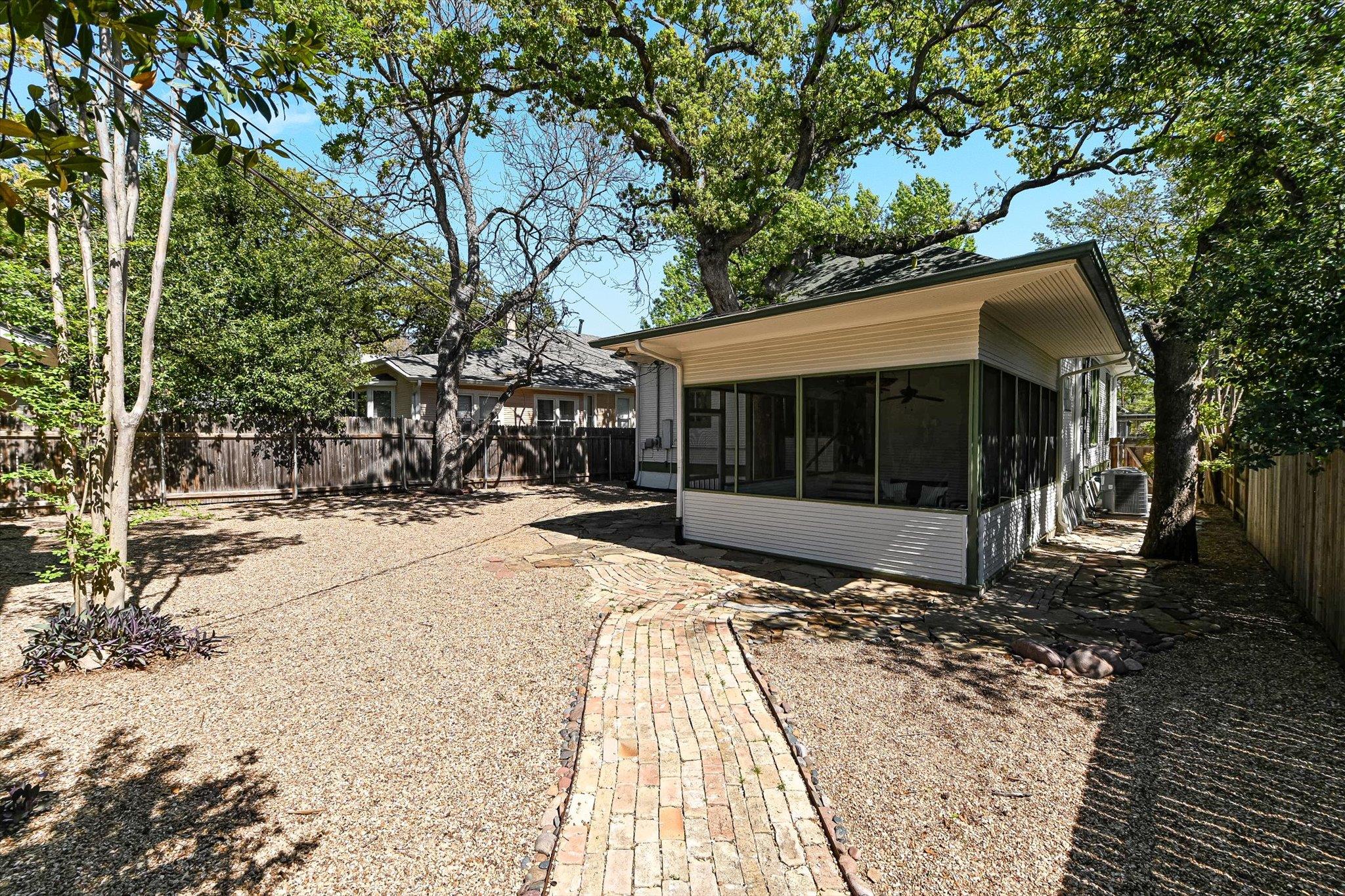 1006 Shelley Ave