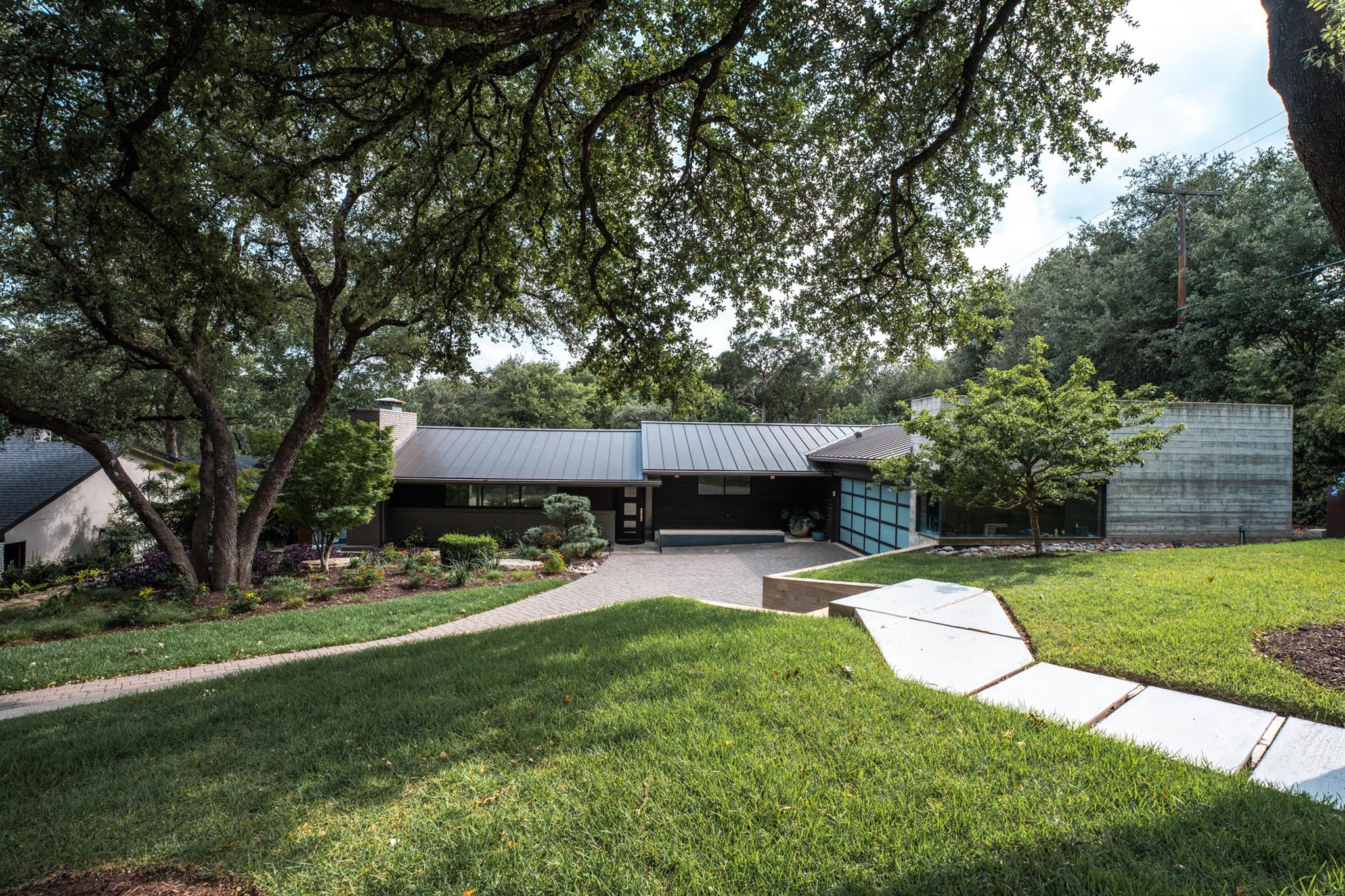 3305 Laurel CIR