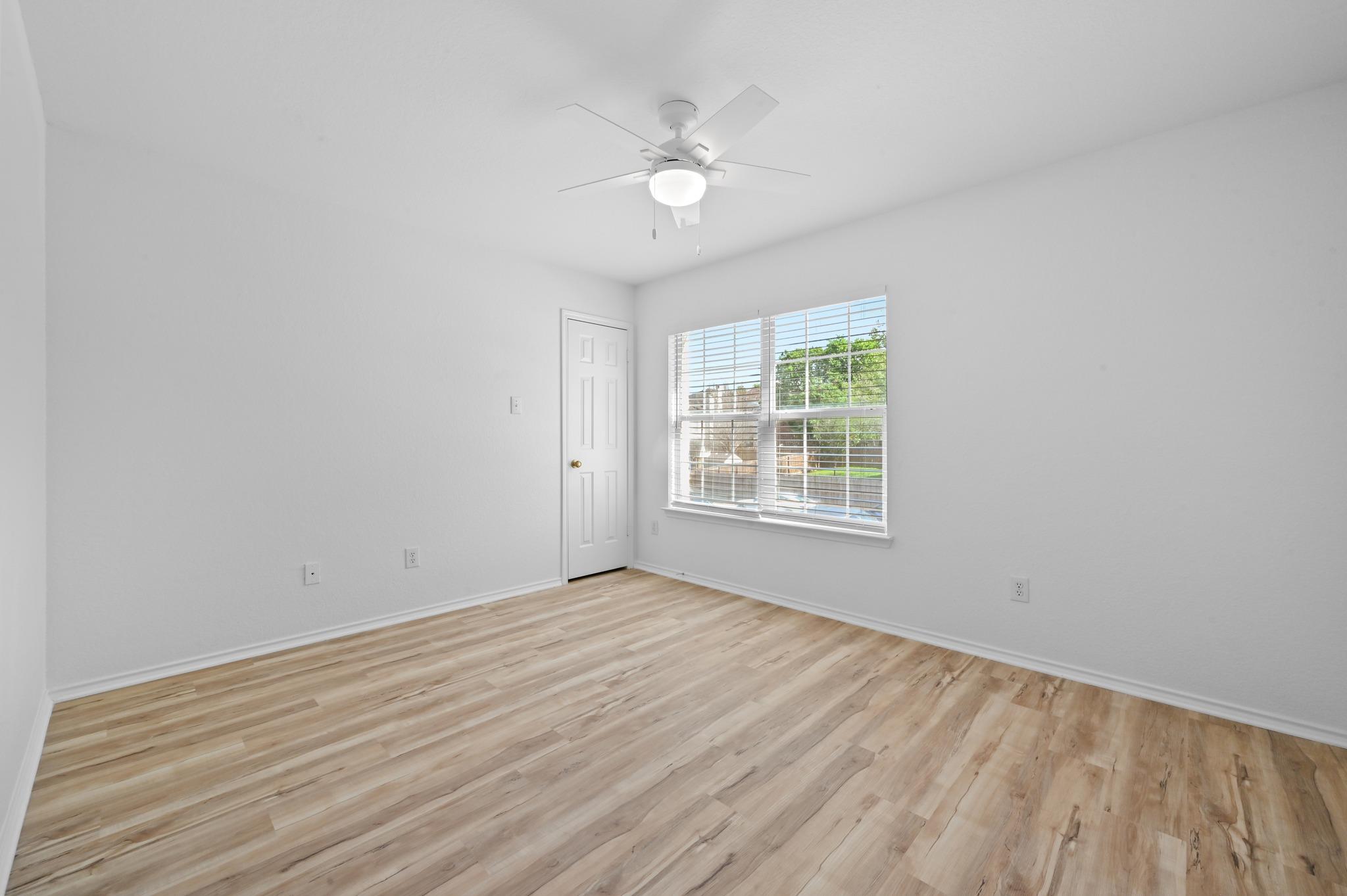 2412 Regal Park LN