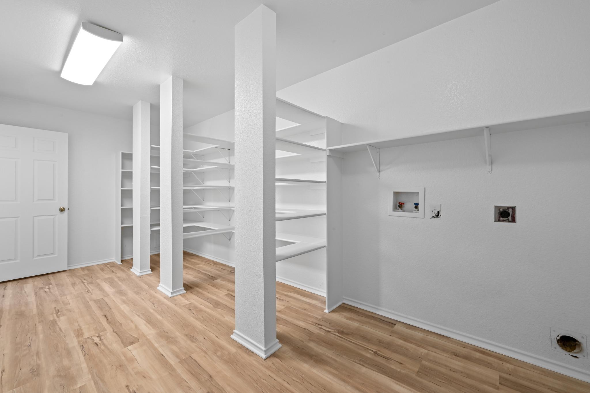2412 Regal Park LN