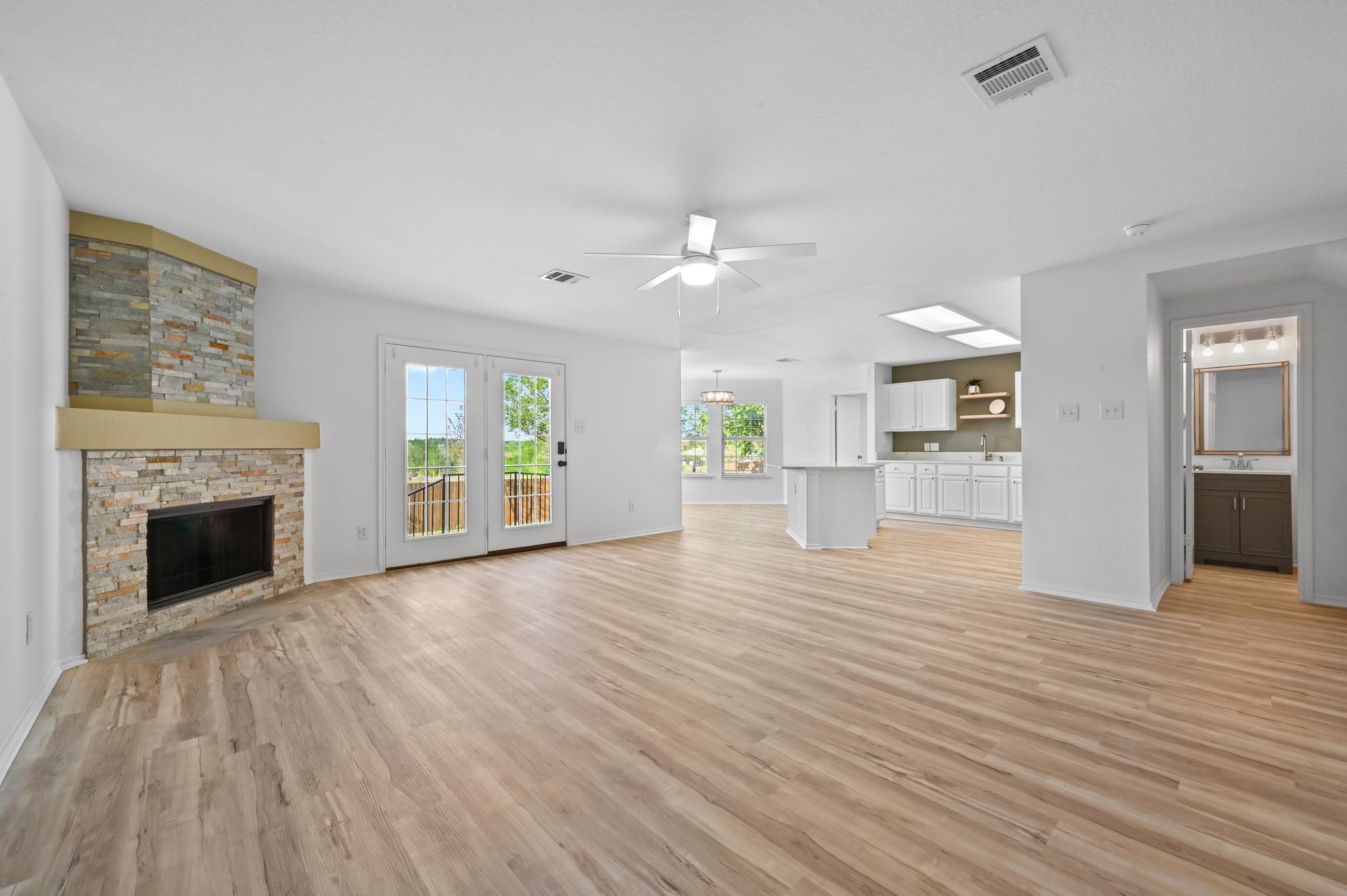2412 Regal Park LN