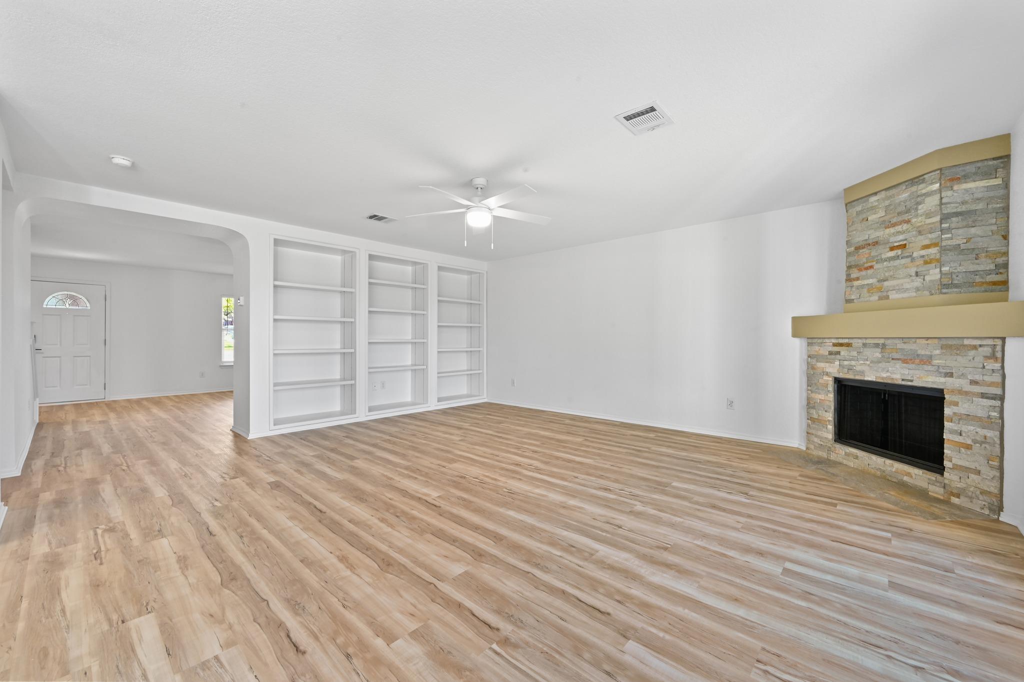 2412 Regal Park LN