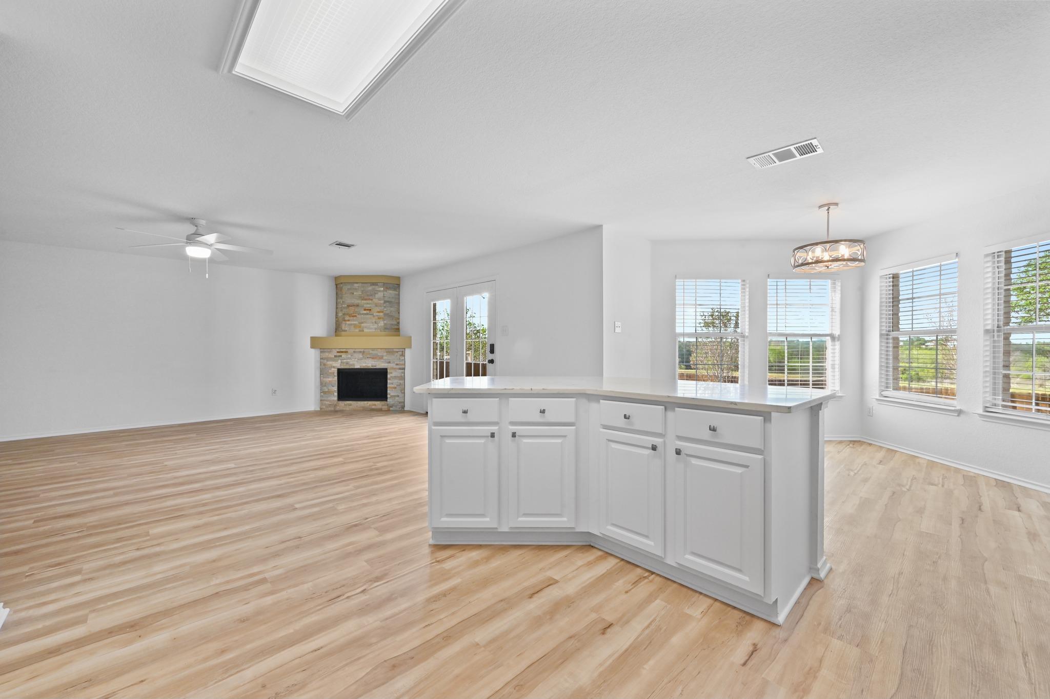 2412 Regal Park LN