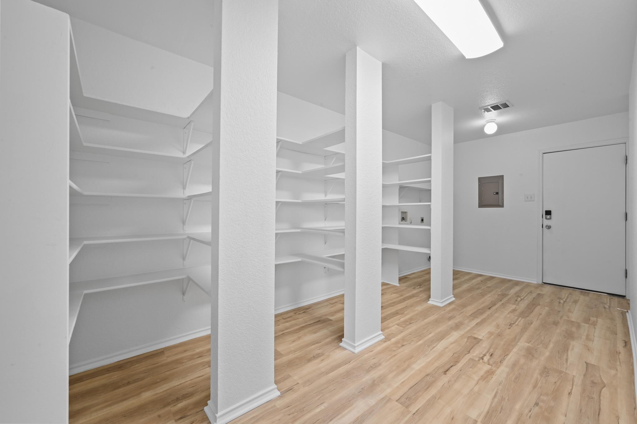 2412 Regal Park LN
