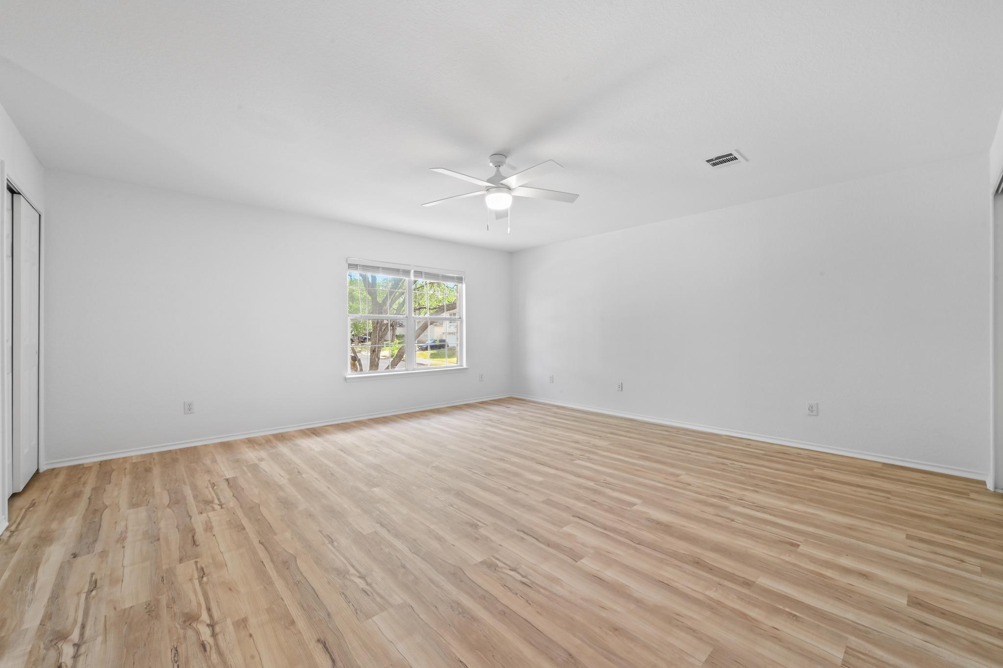 2412 Regal Park LN