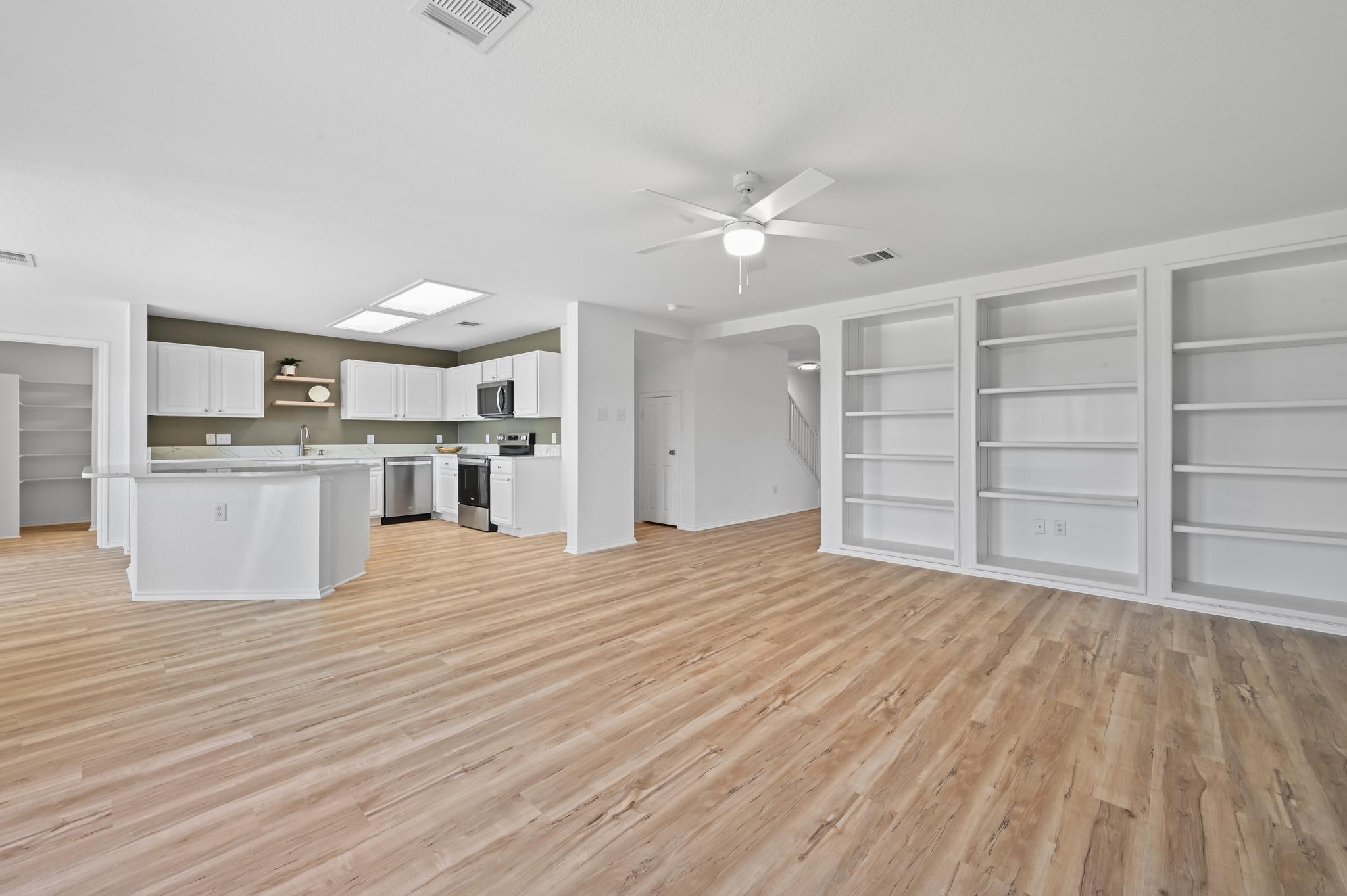 2412 Regal Park LN