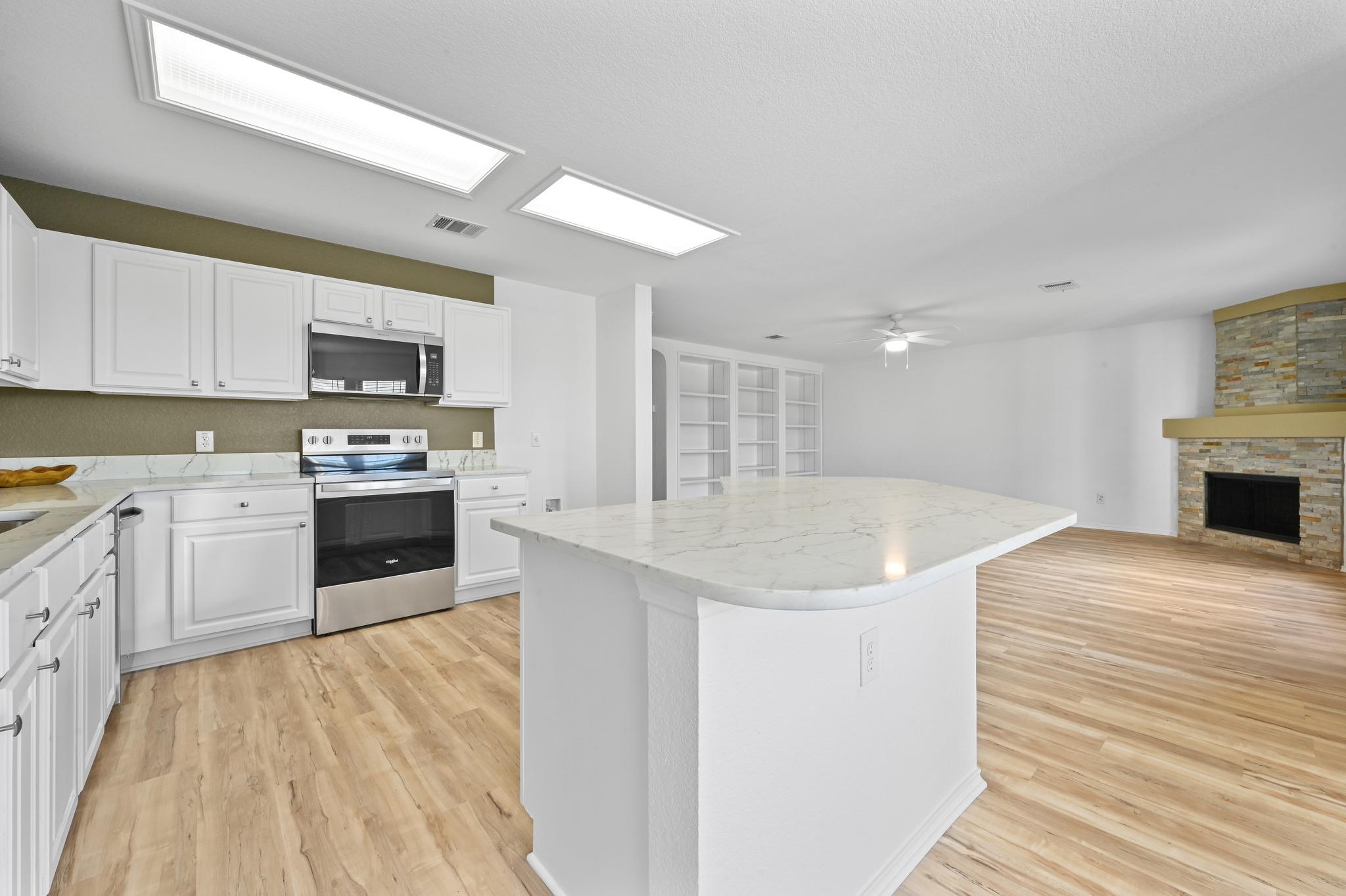 2412 Regal Park LN