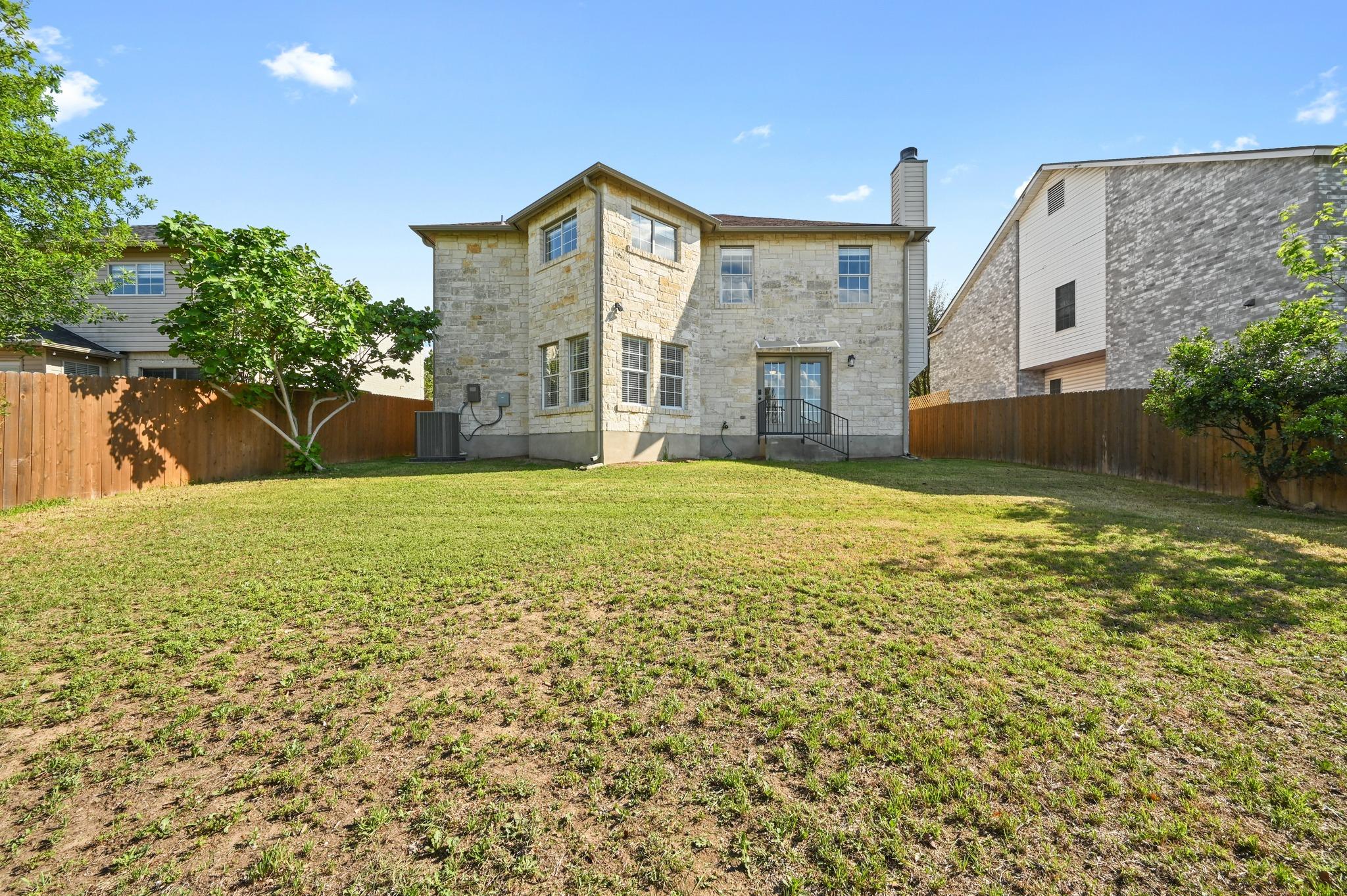 2412 Regal Park LN