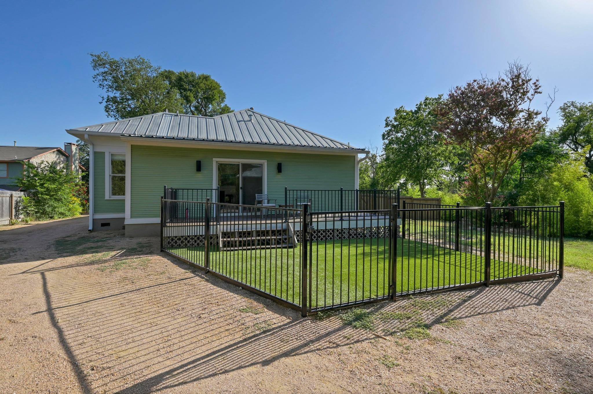 1603 Taylor Gaines ST
