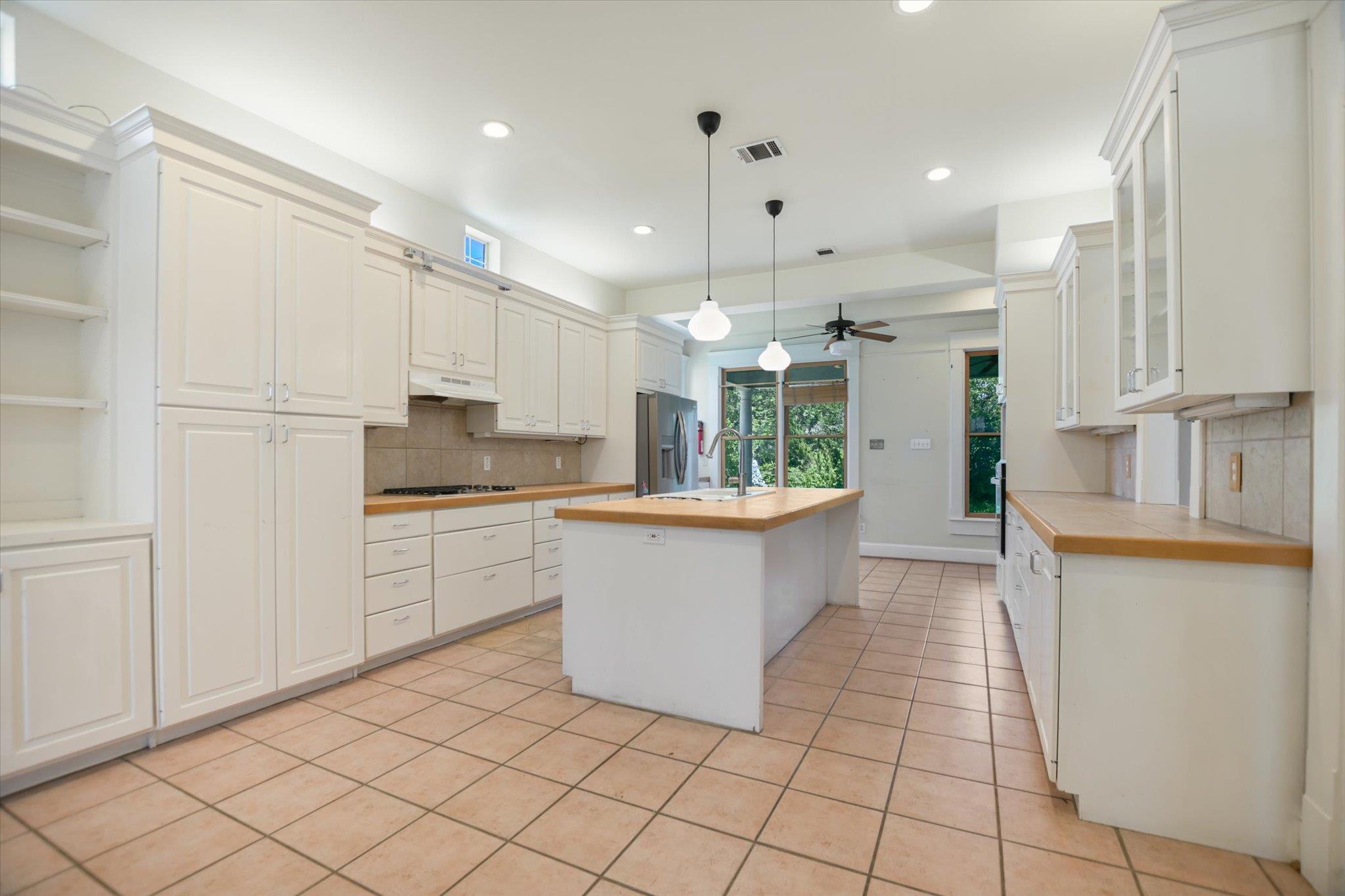 1150 San Bernard ST # 1
