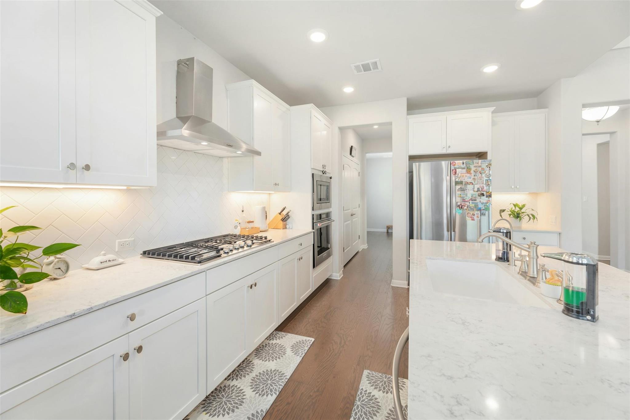 6805 Covina LN