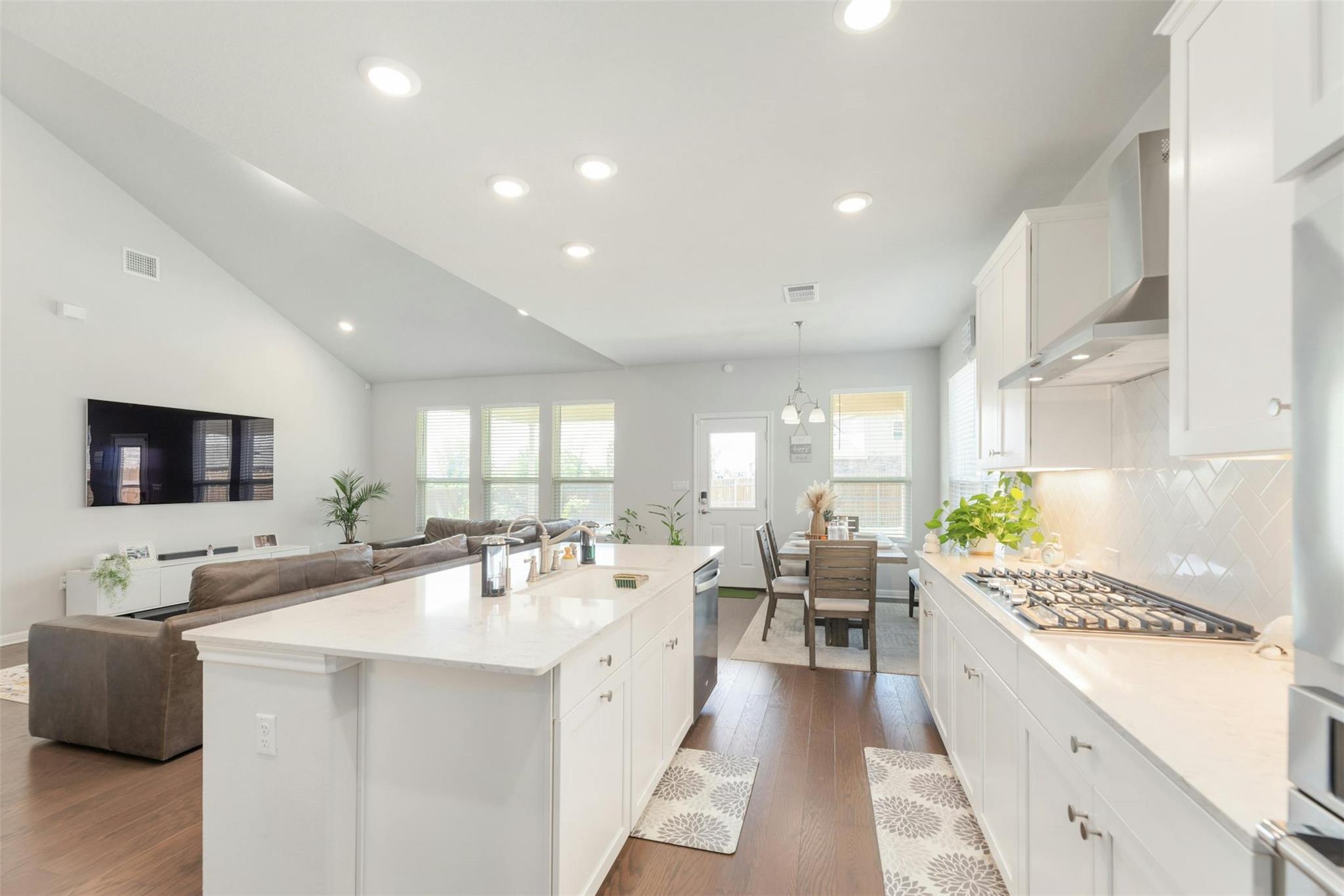 6805 Covina LN