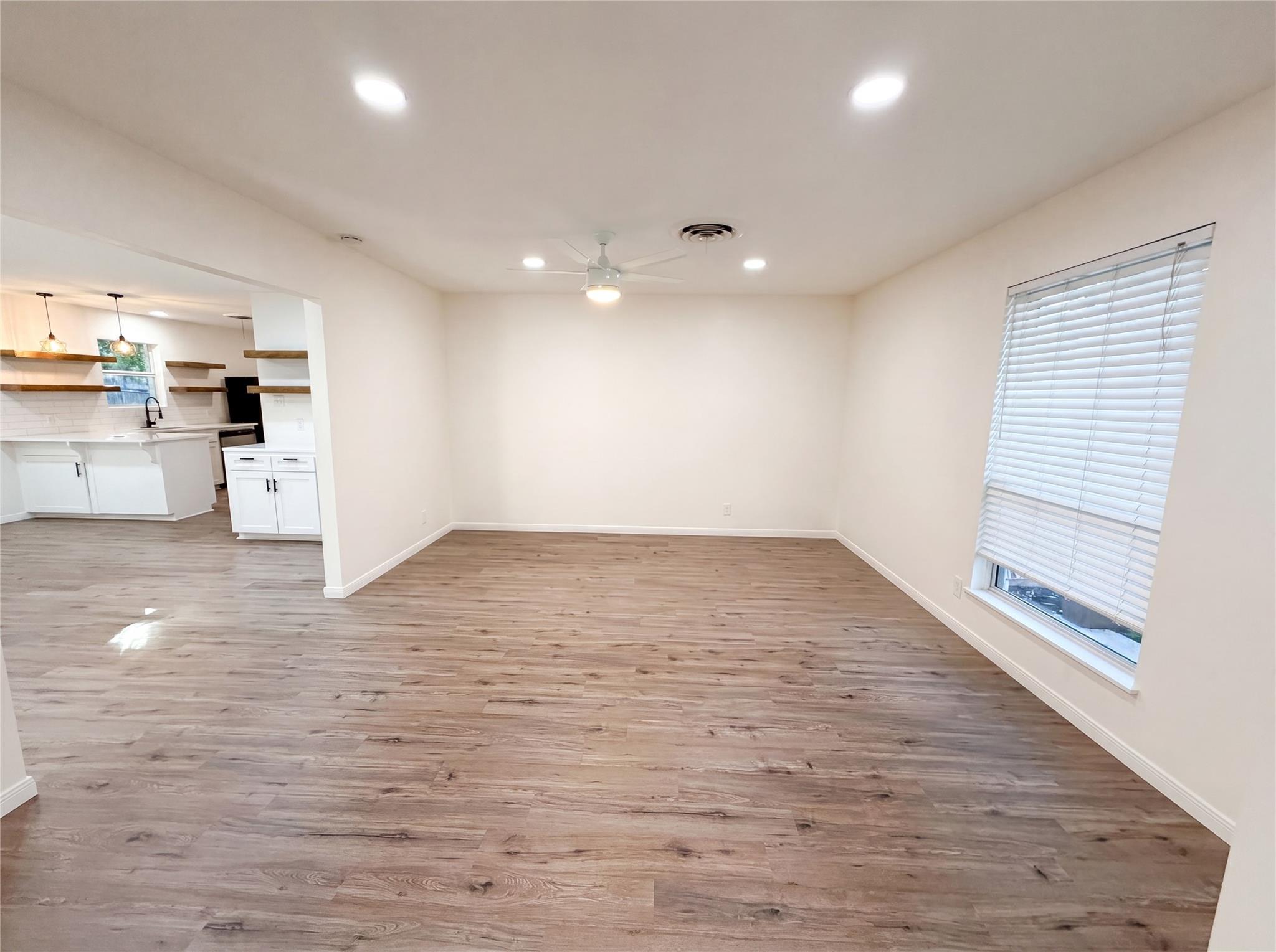 2609 Loyola LN