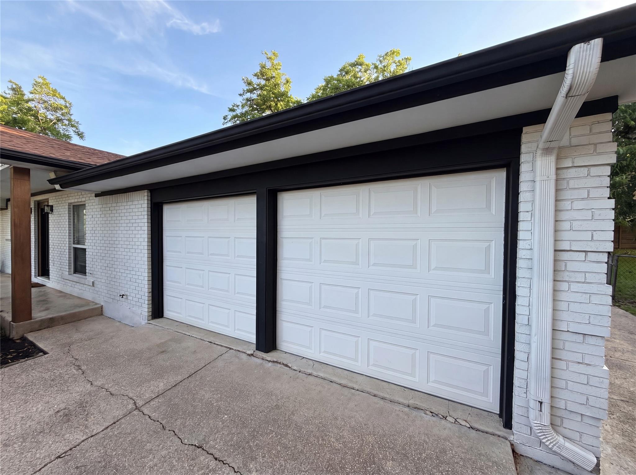 2609 Loyola LN