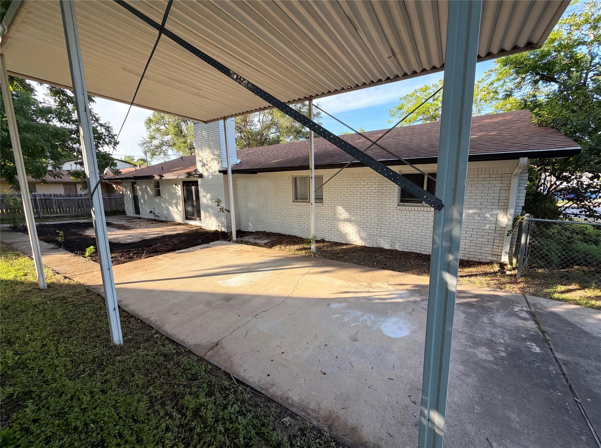 2609 Loyola LN