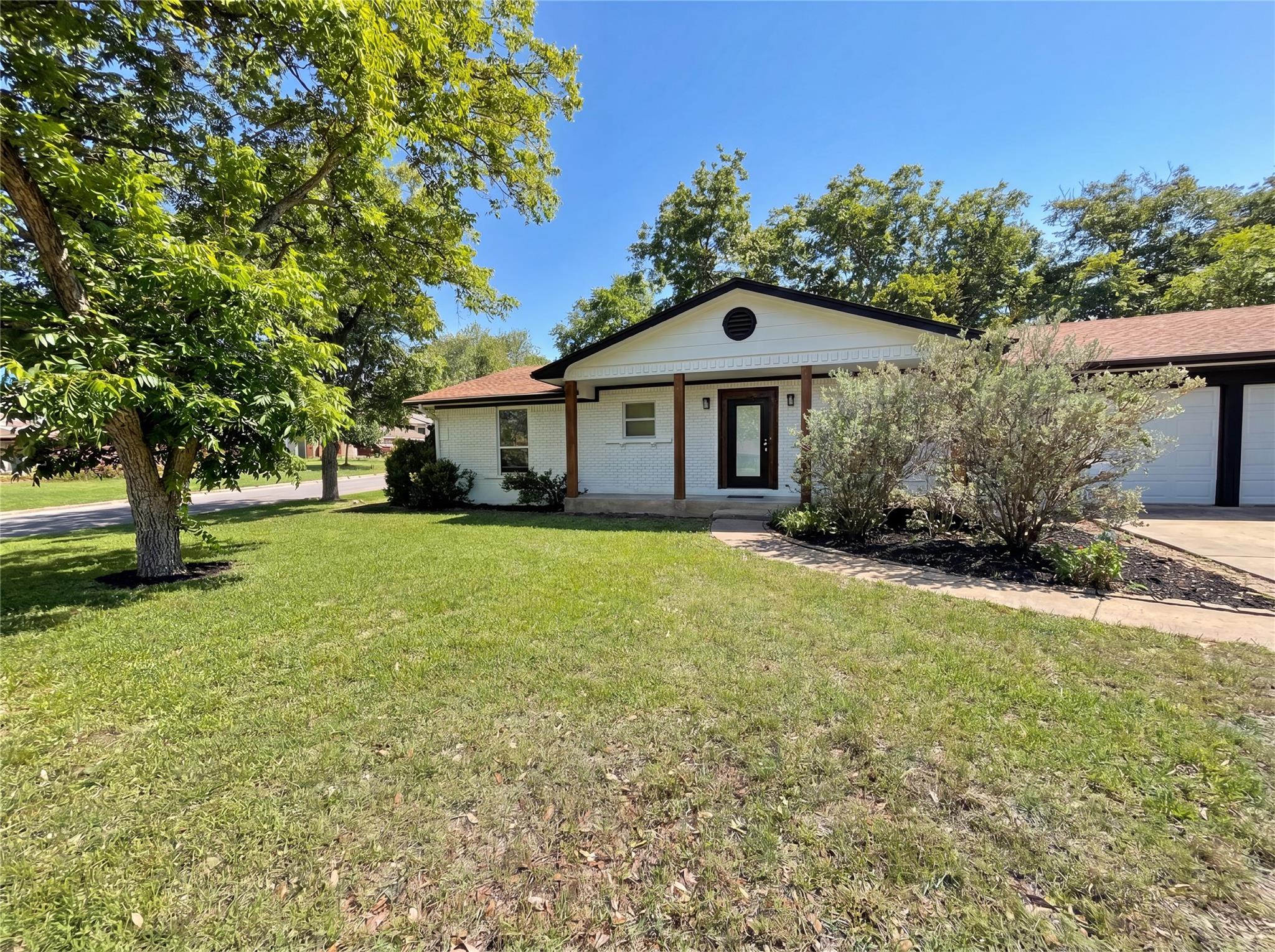2609 Loyola LN