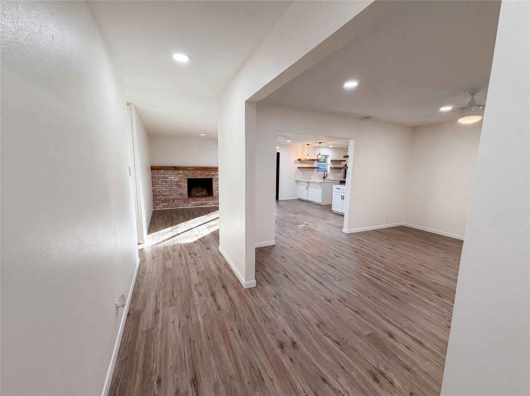 2609 Loyola LN