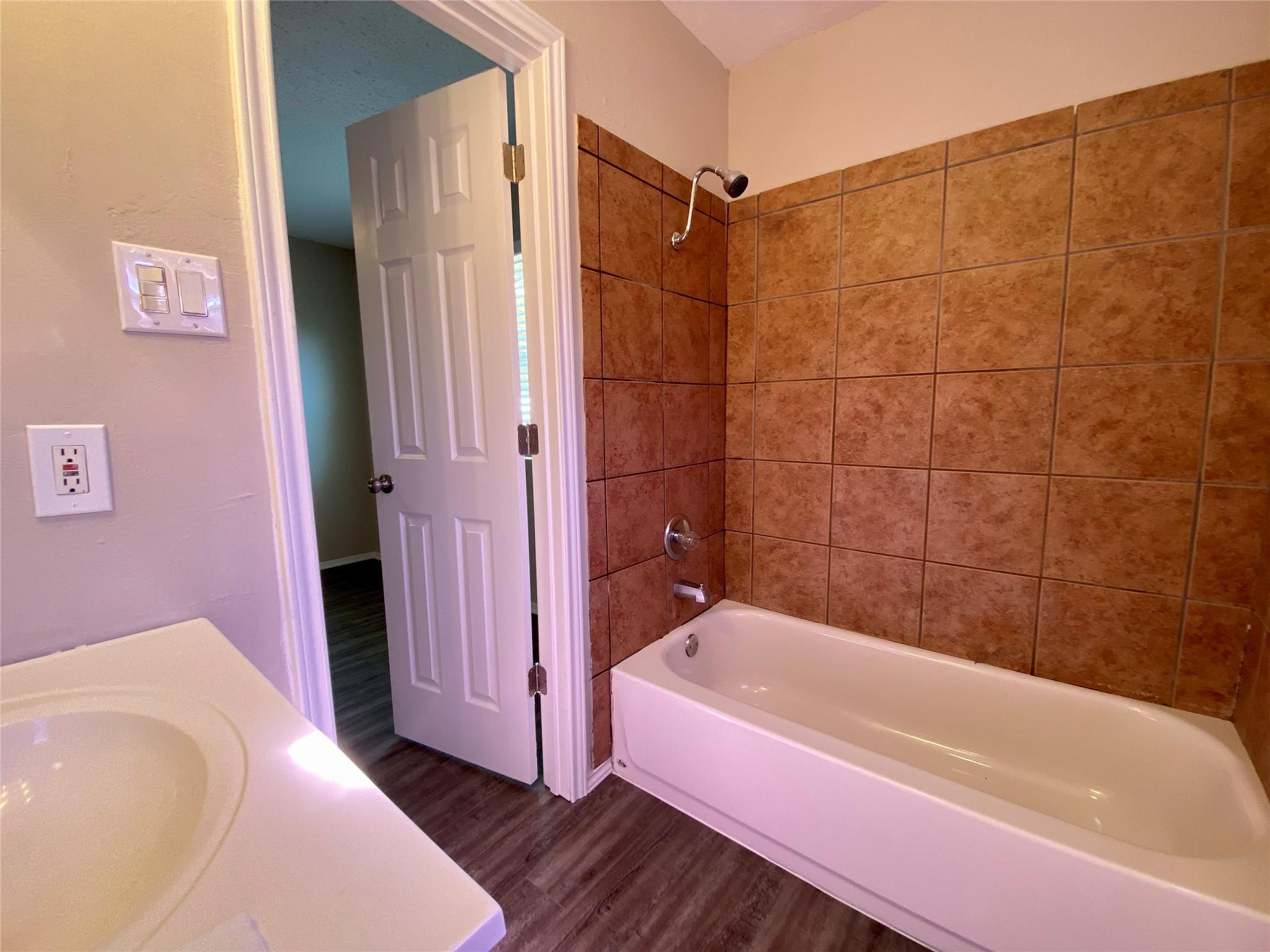 7307 Barnsdale WAY