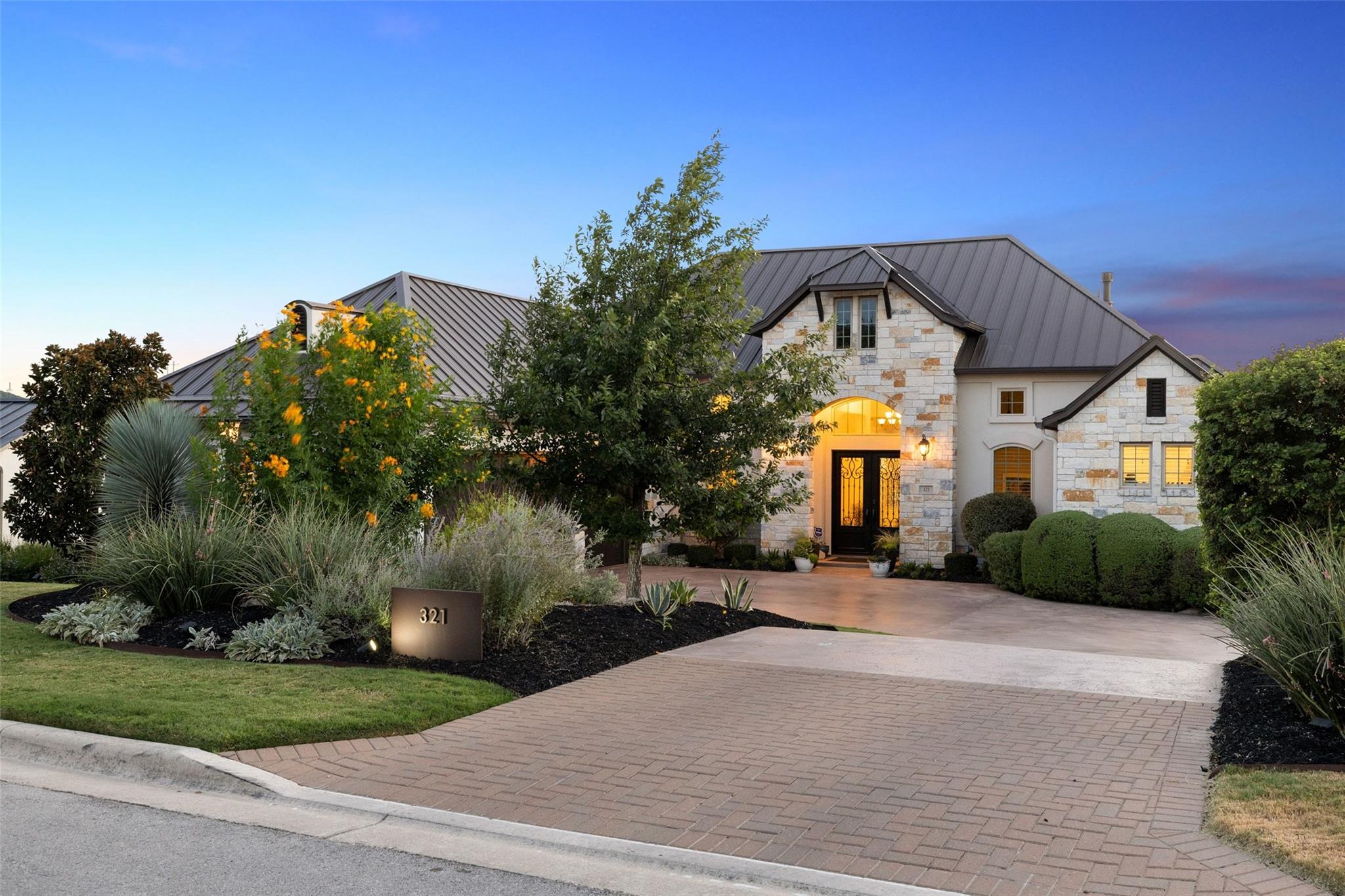 321 Bisset CT