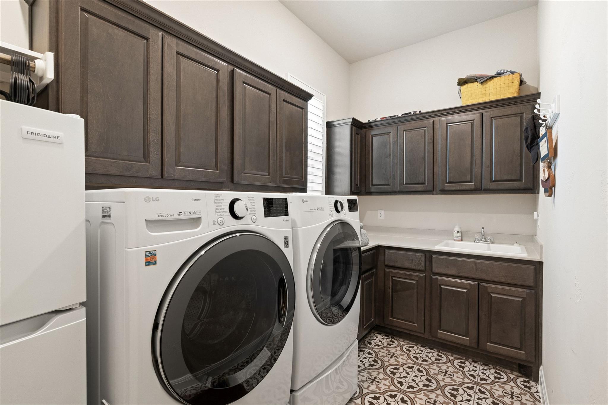 321 Bisset CT