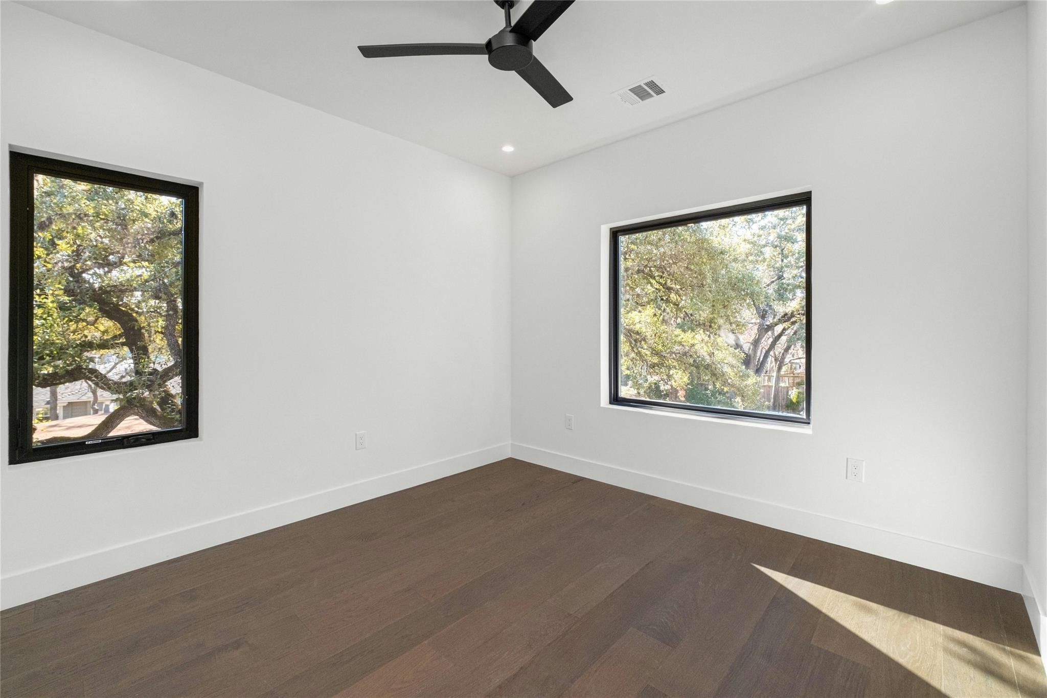4707 Strass DR