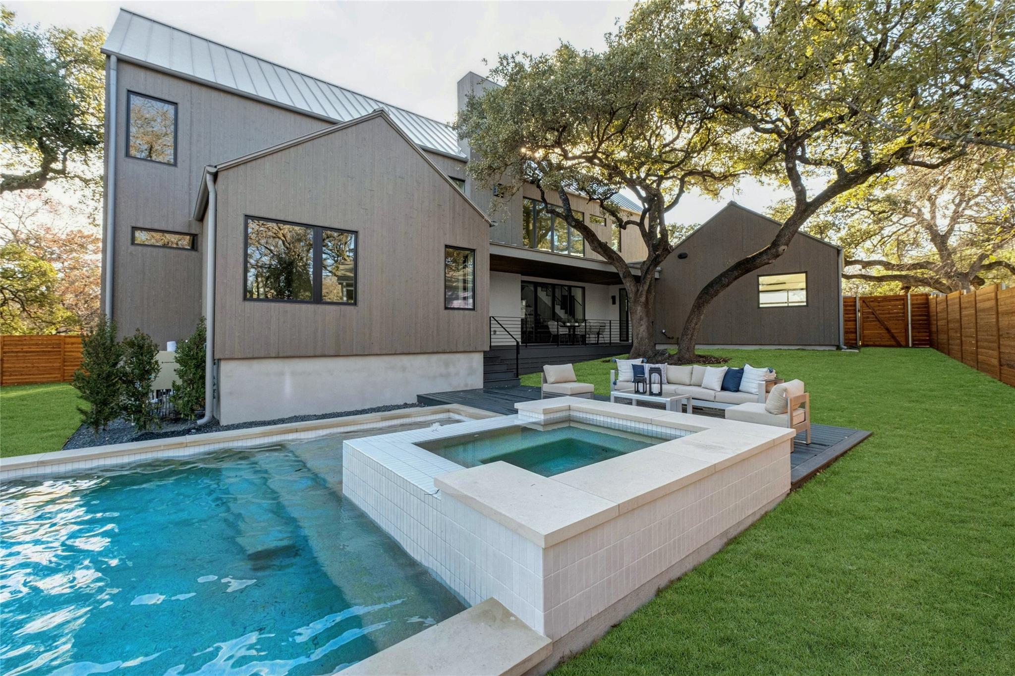4707 Strass DR