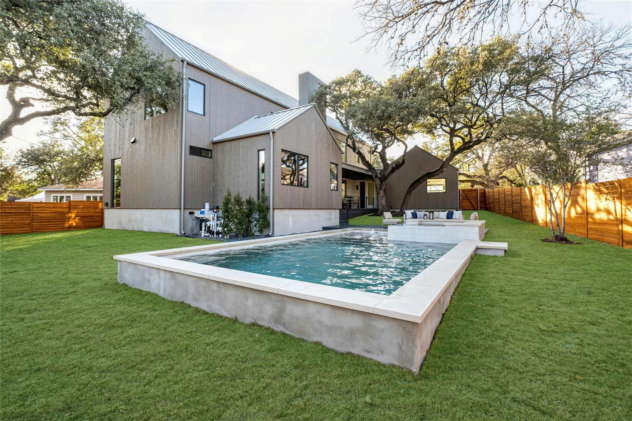 4707 Strass DR