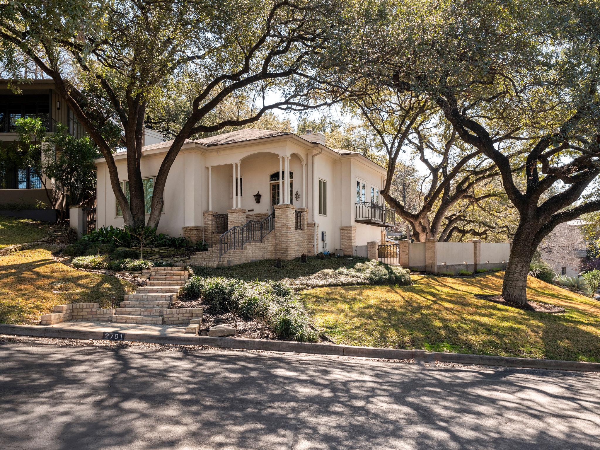 2701 Scenic DR