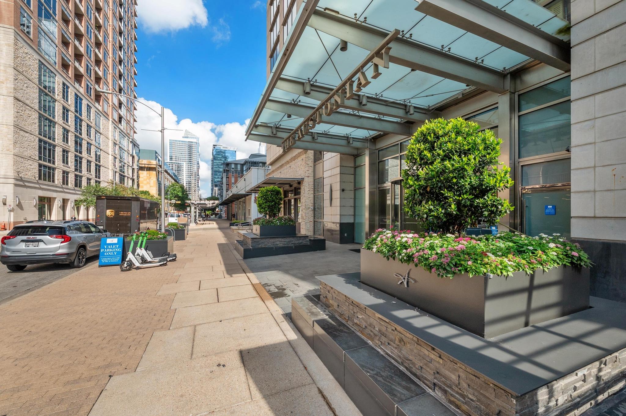 200 Congress Ave # 19F