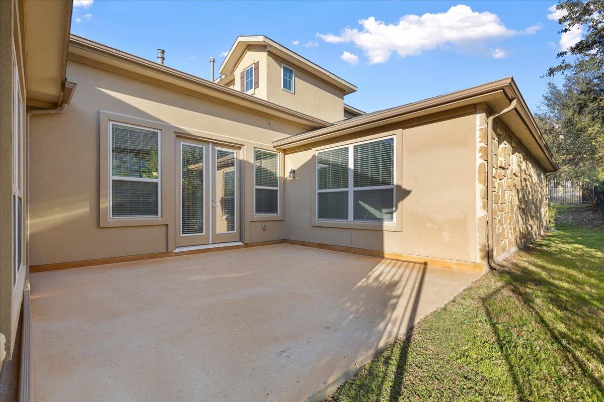 207 Coopers Crown LN