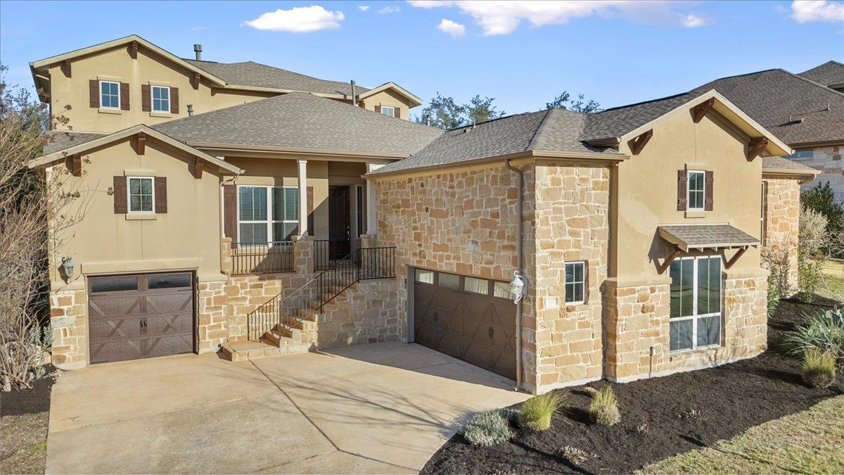 207 Coopers Crown LN