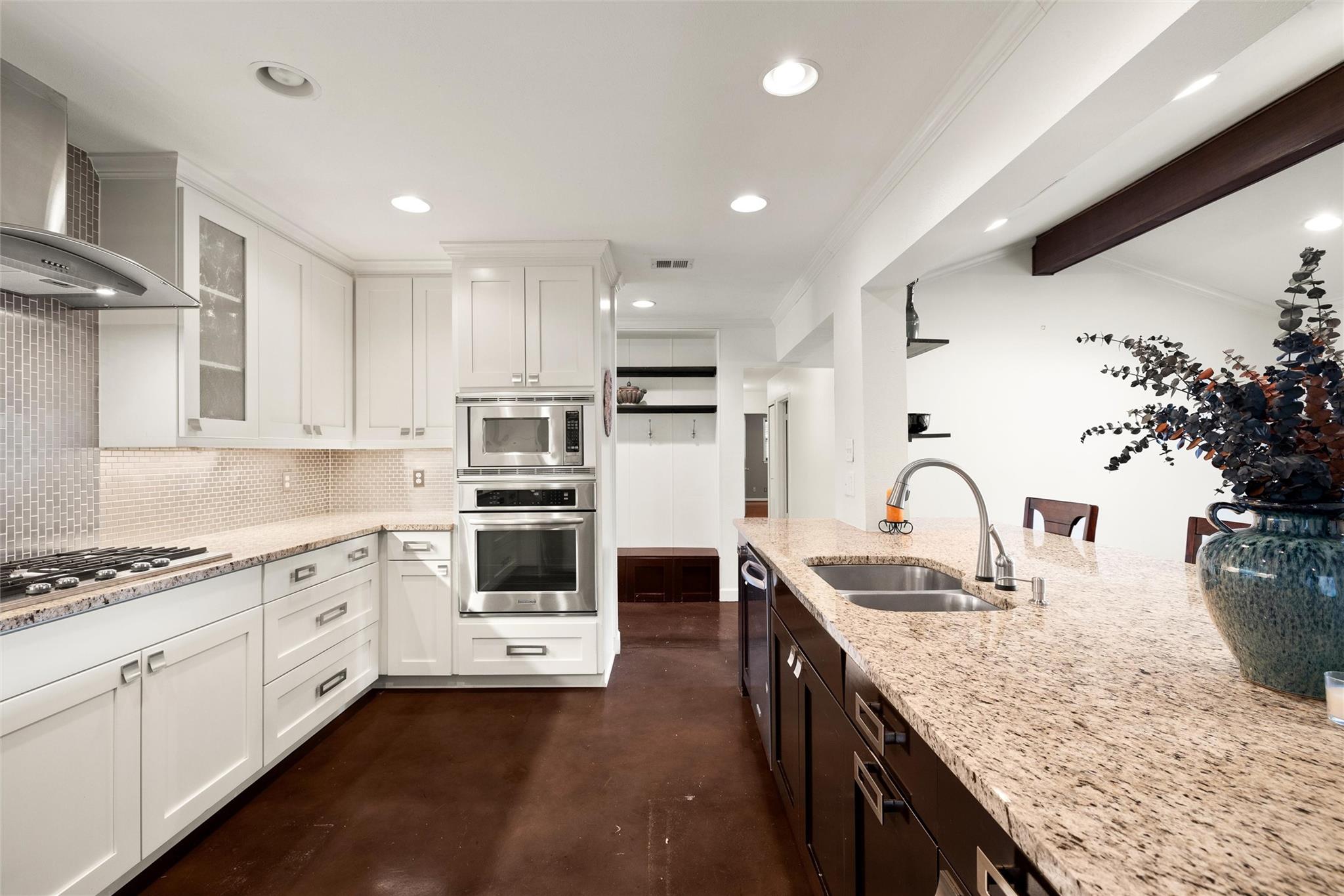 8709 Oakmountain CIR