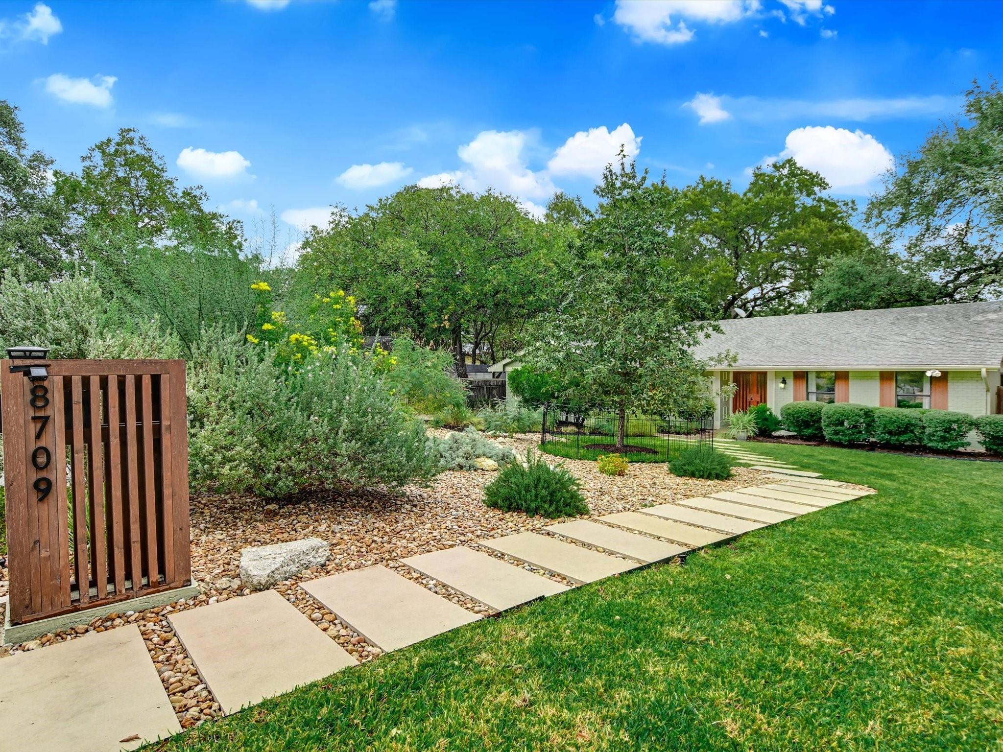 8709 Oakmountain CIR