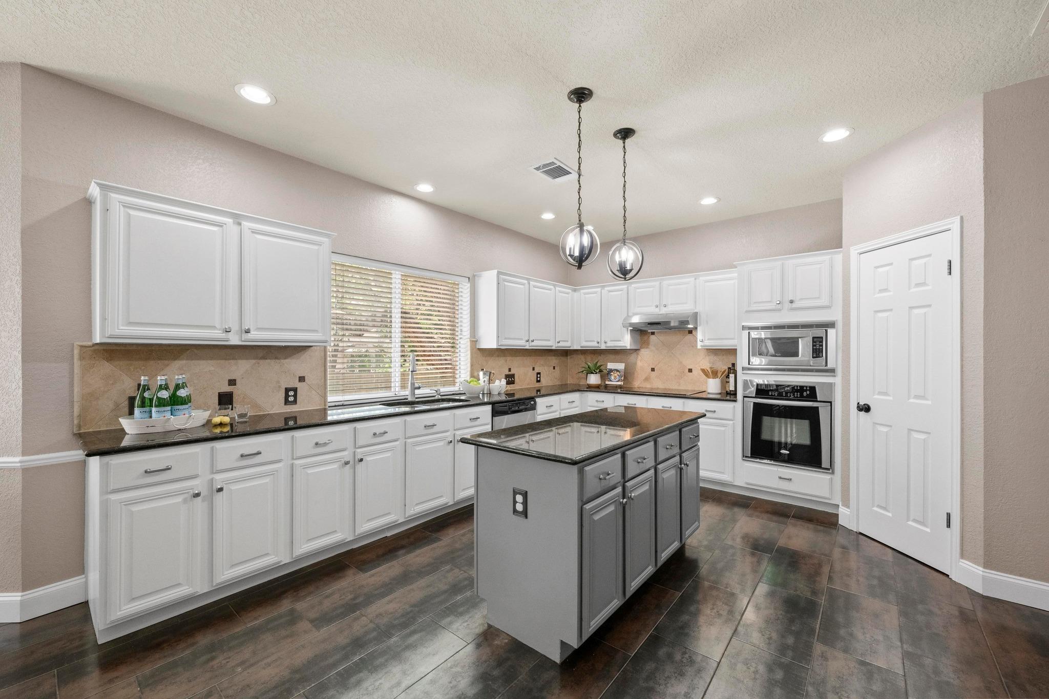 7517 Robert Kleburg LN